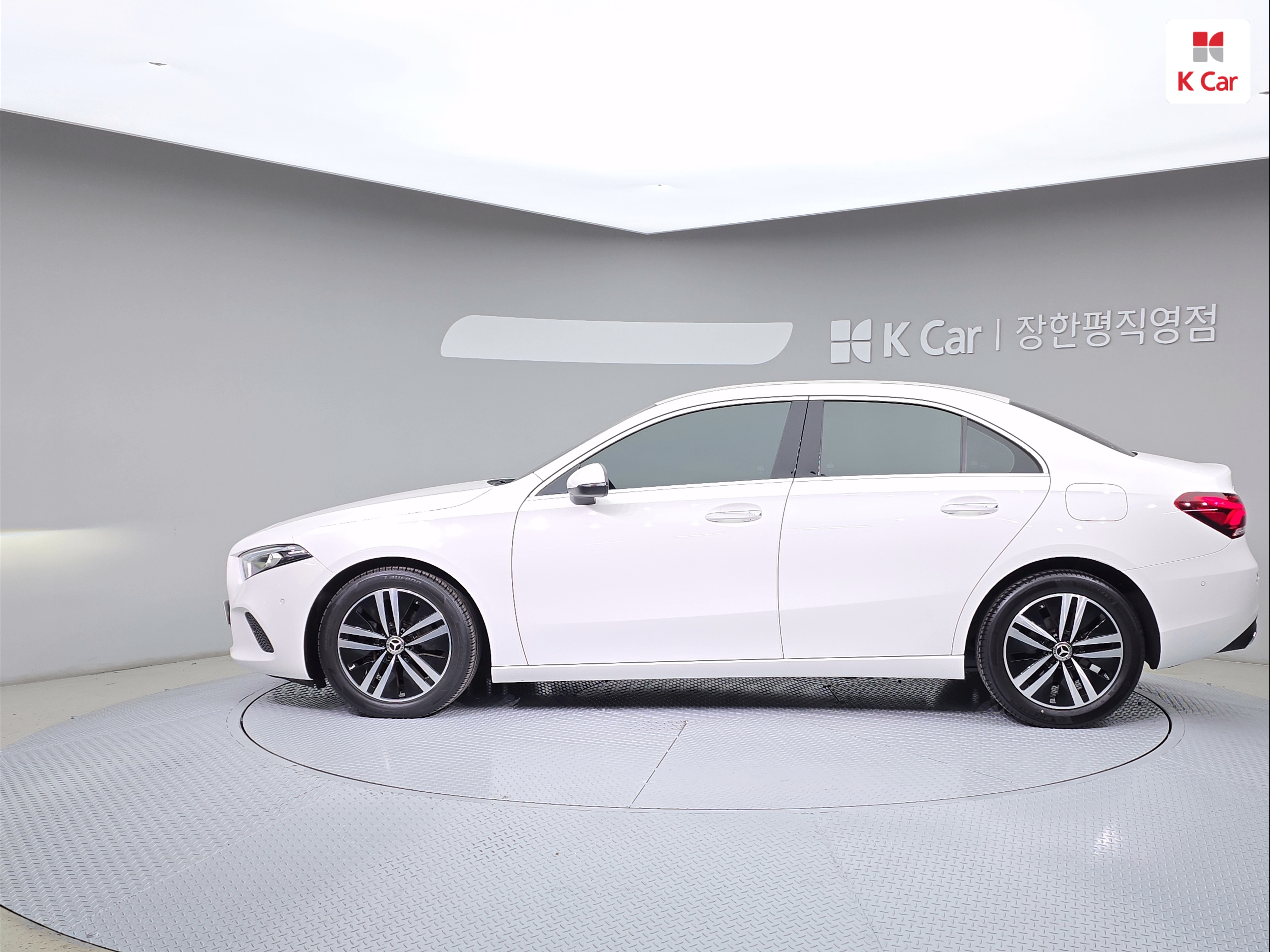 BENZ A-Class (4th Generation) A200d Sedan