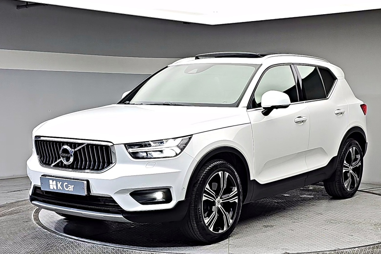 볼보 XC40 - фото 1