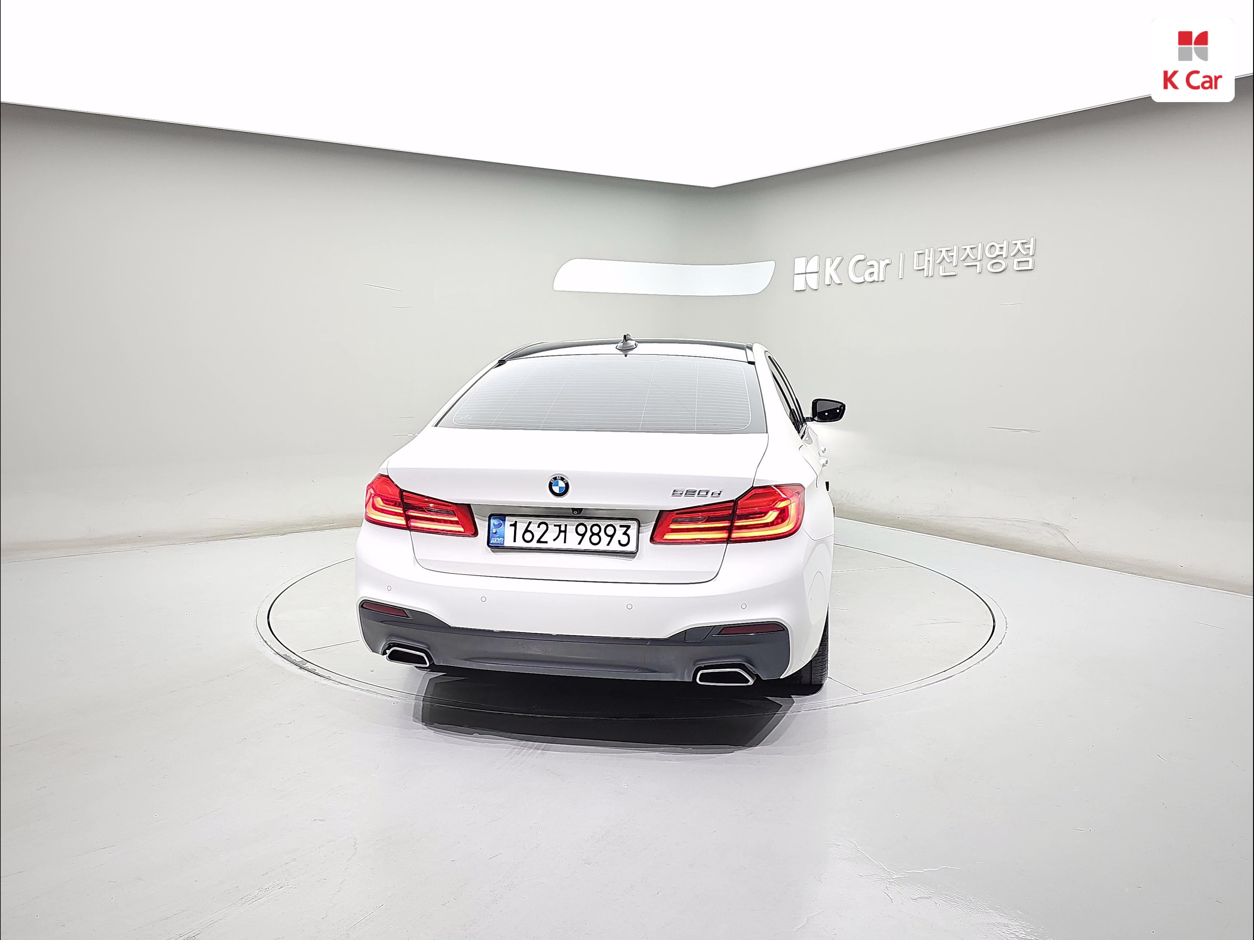 BMW 5 Series (7th Generation) 520d XDrive