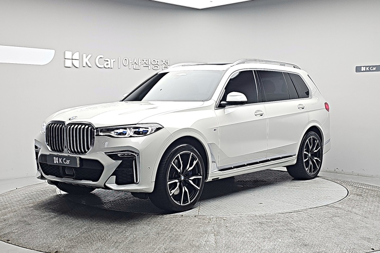 BMW X7 - фото 1