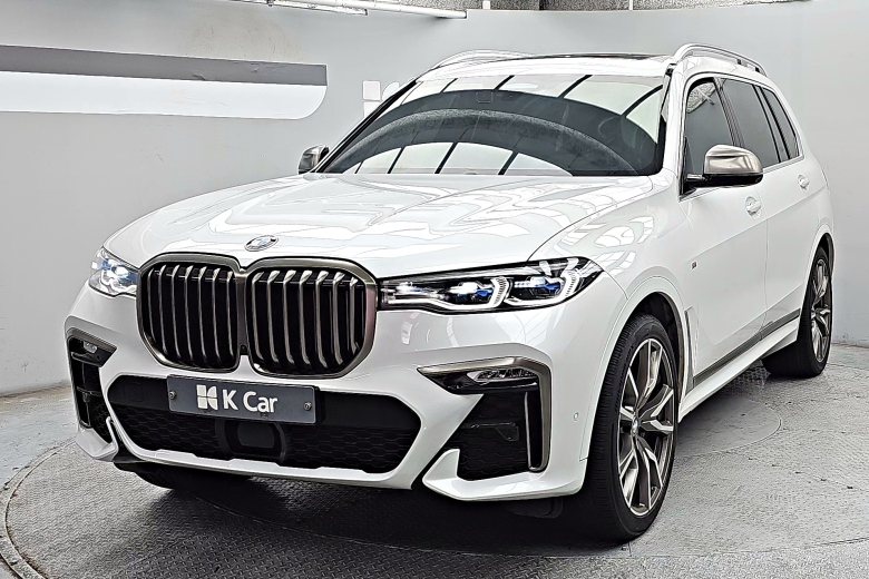 BMW X7 - фото 1