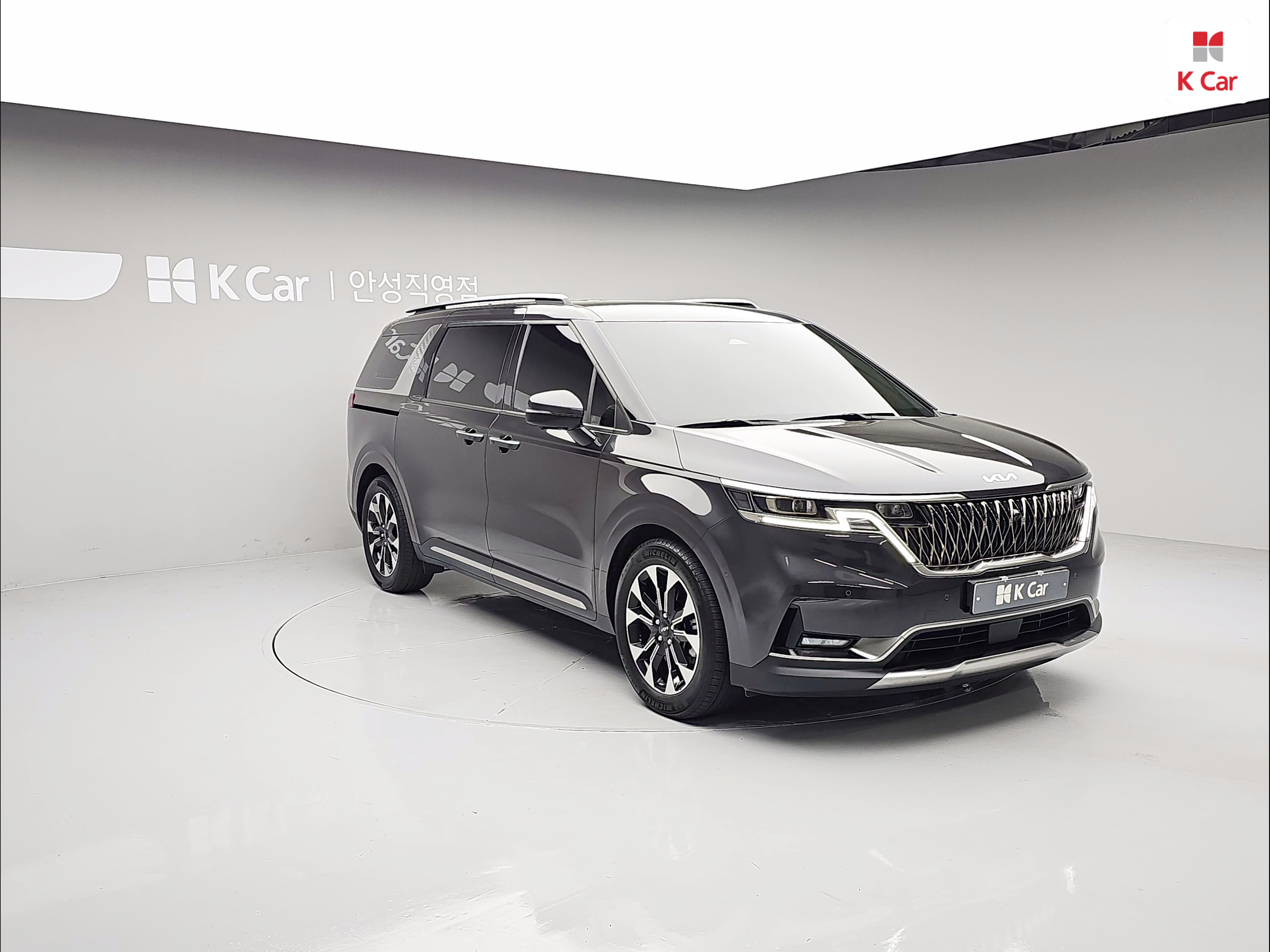 KIA New Carnival 9-Seater Diesel