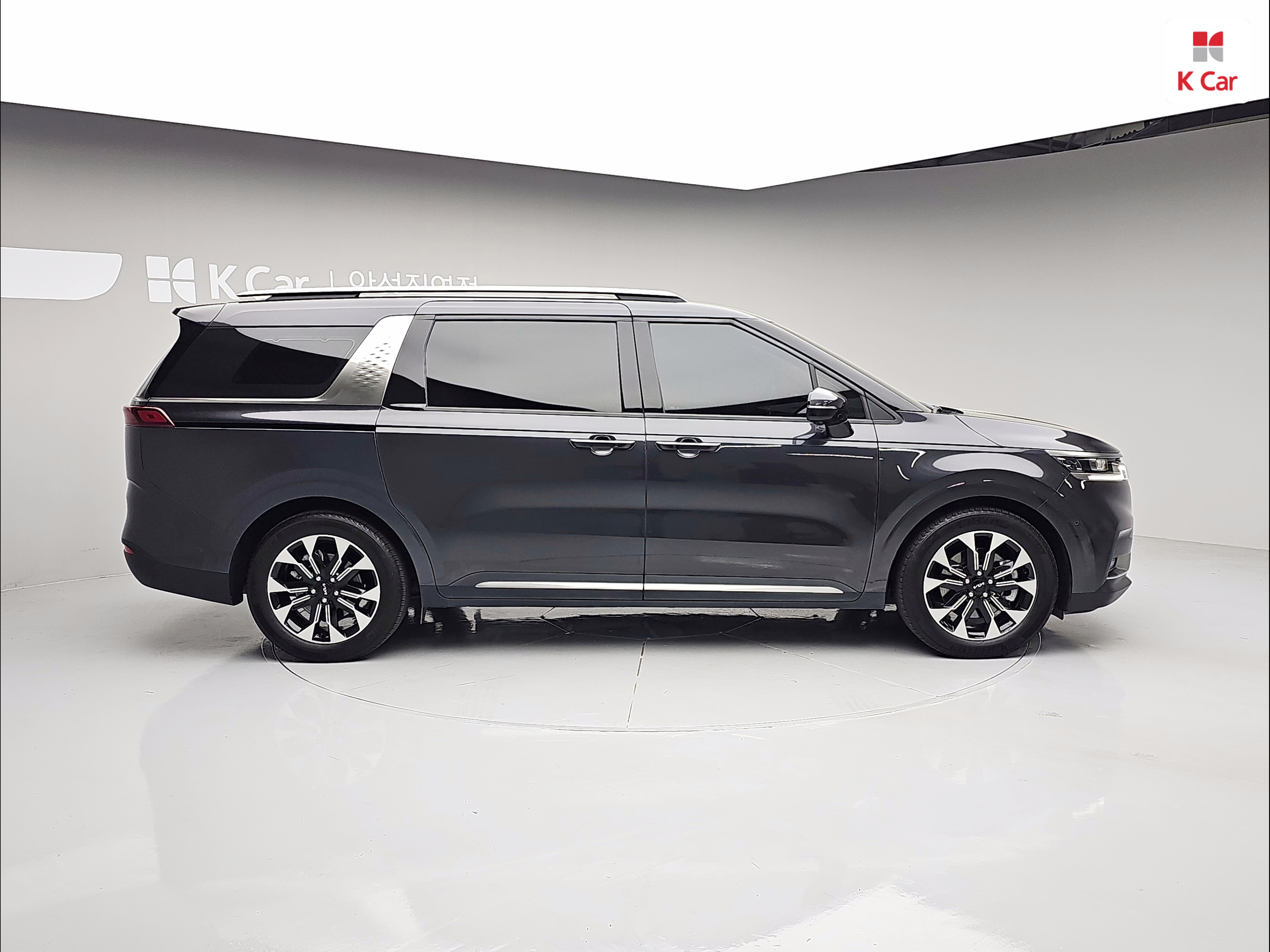 KIA New Carnival 9-Seater Diesel
