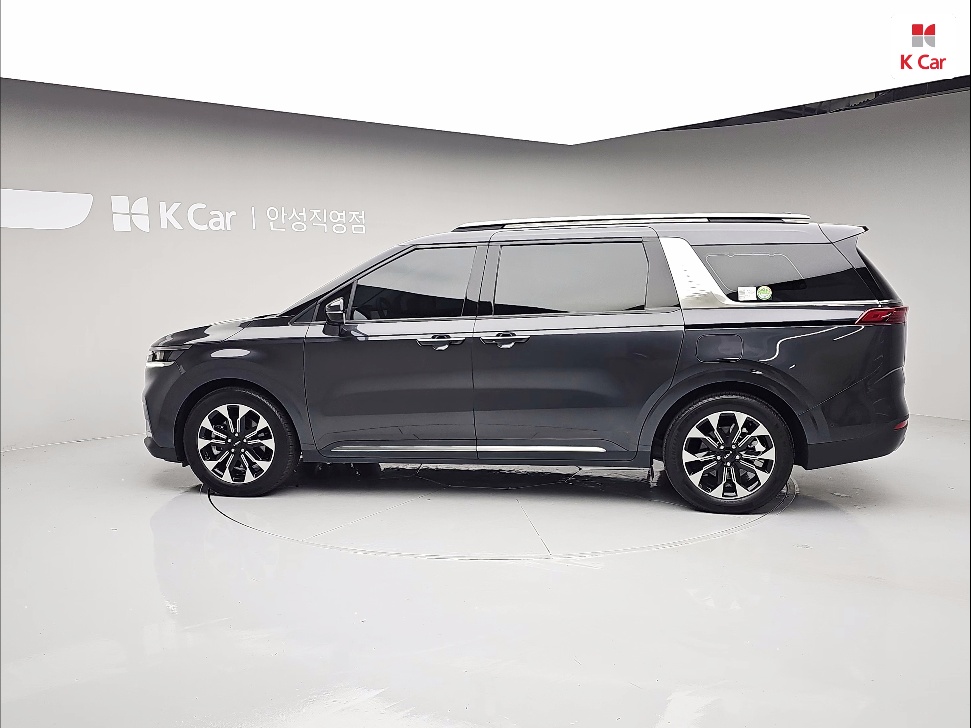 KIA New Carnival 9-Seater Diesel