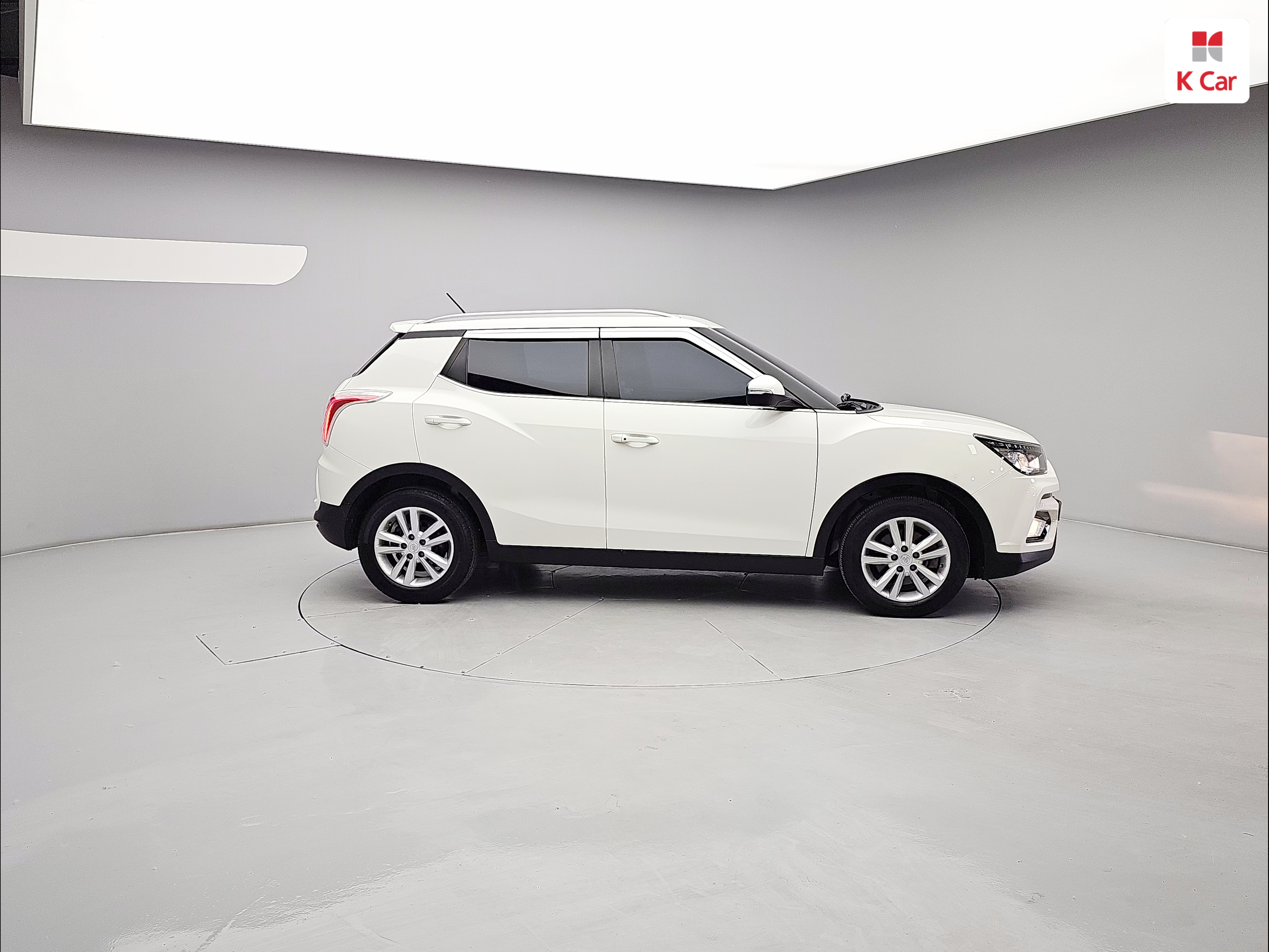 KG MOBILITY(SSANGYONG) Tivoli Armour 1.6 Gasoline