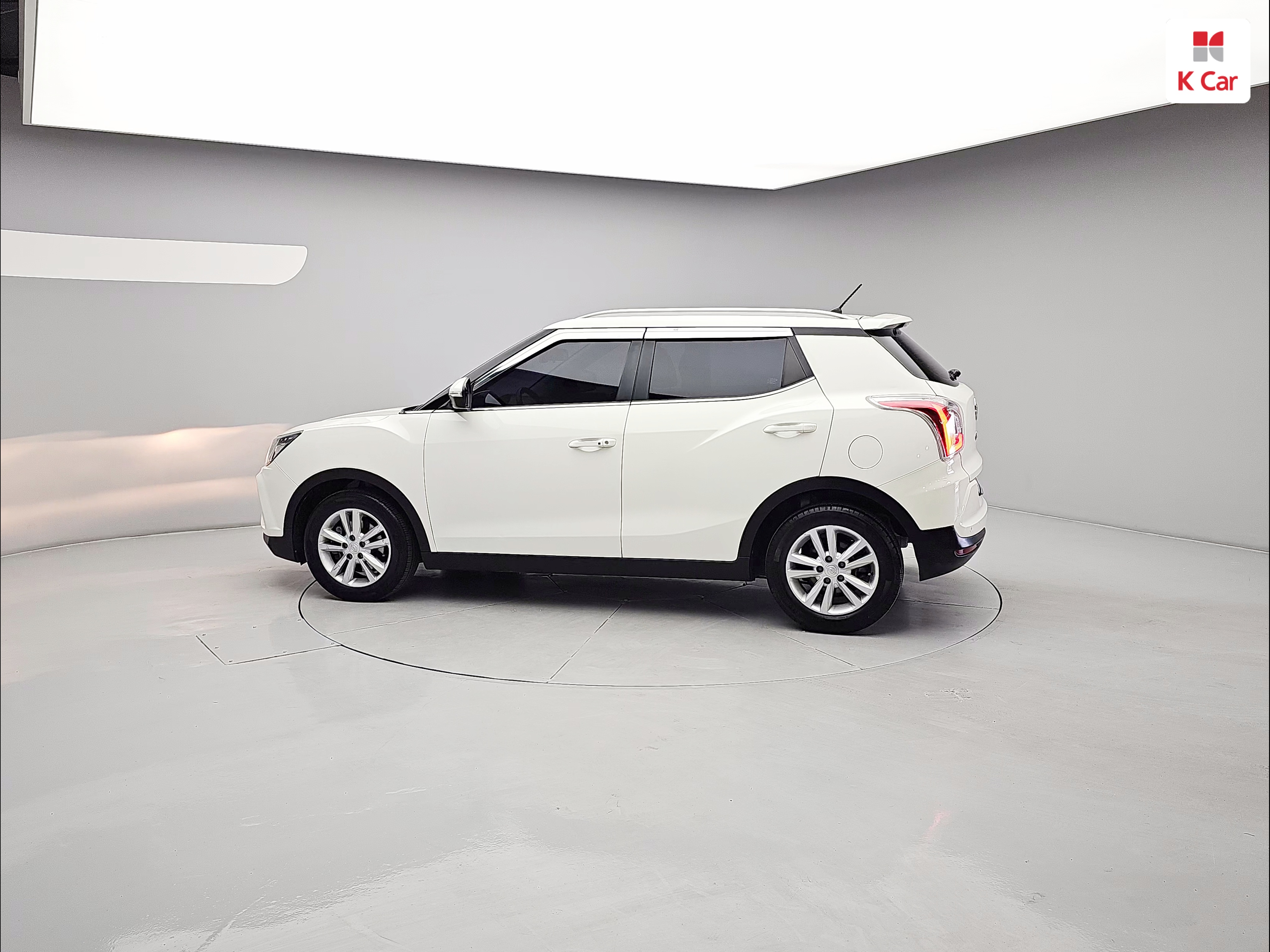 KG MOBILITY(SSANGYONG) Tivoli Armour 1.6 Gasoline