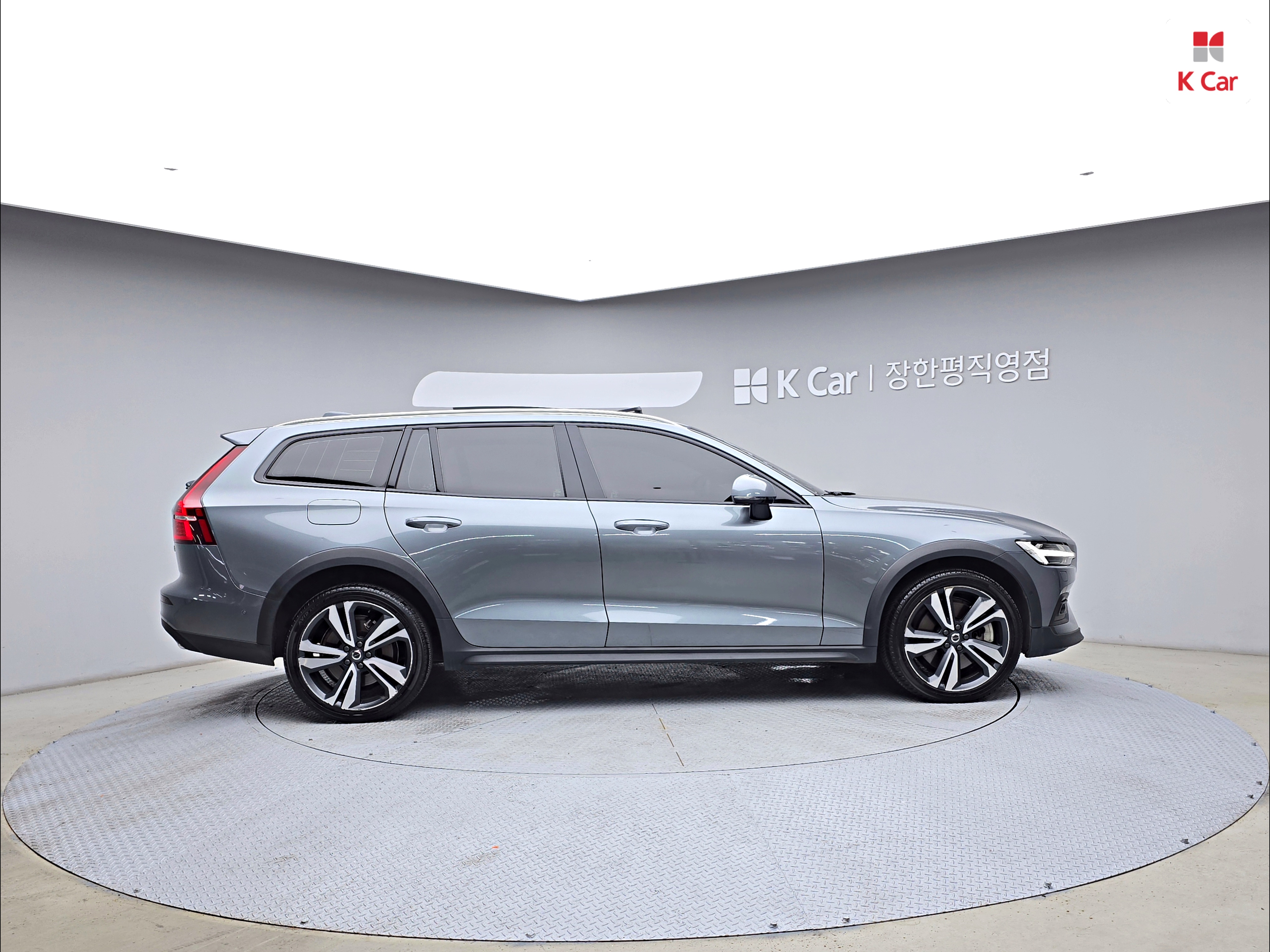 볼보 V60 크로스컨트리 2세대 가솔린 4WD B5 프로 AWD