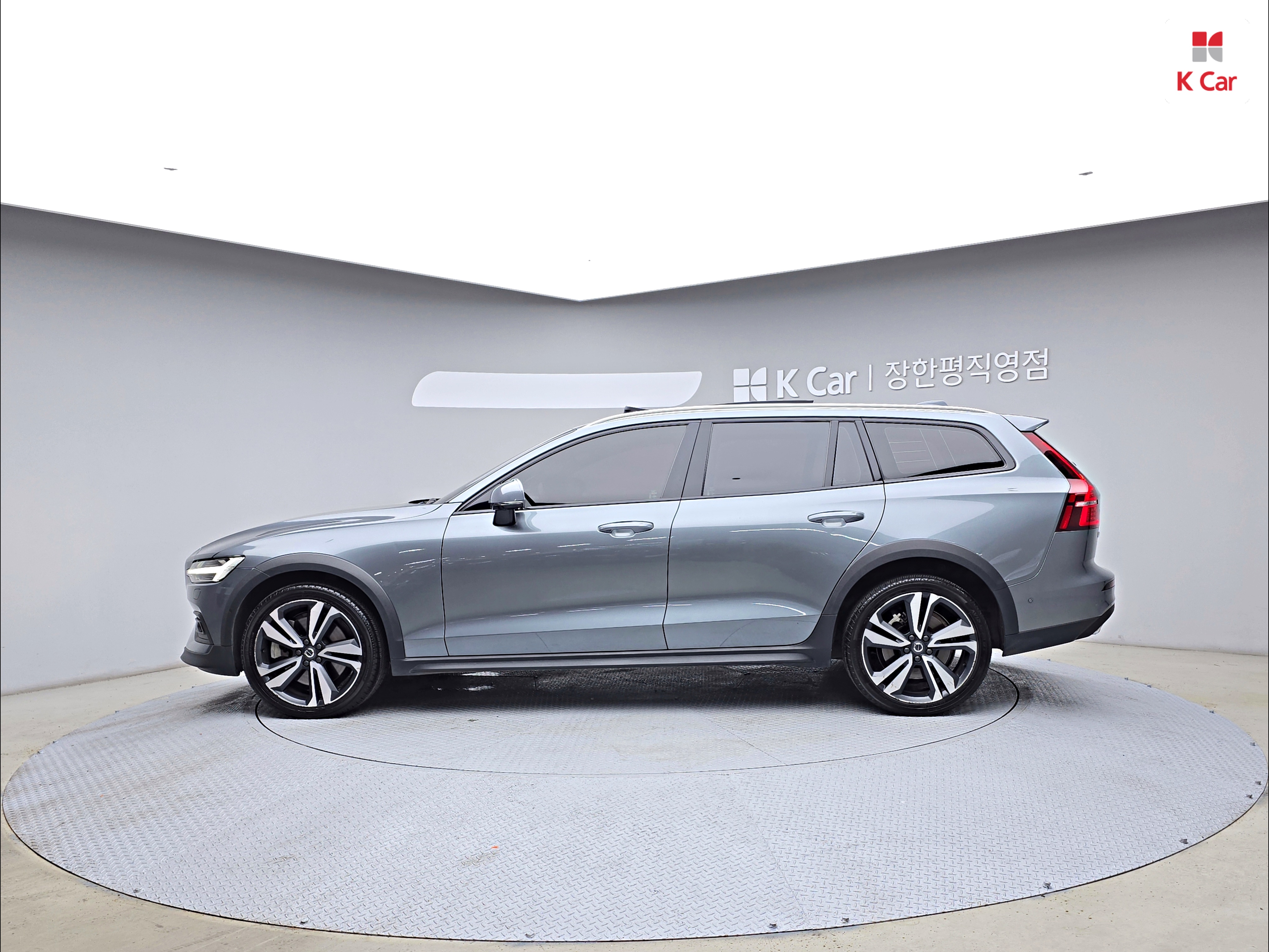 볼보 V60 크로스컨트리 2세대 가솔린 4WD B5 프로 AWD