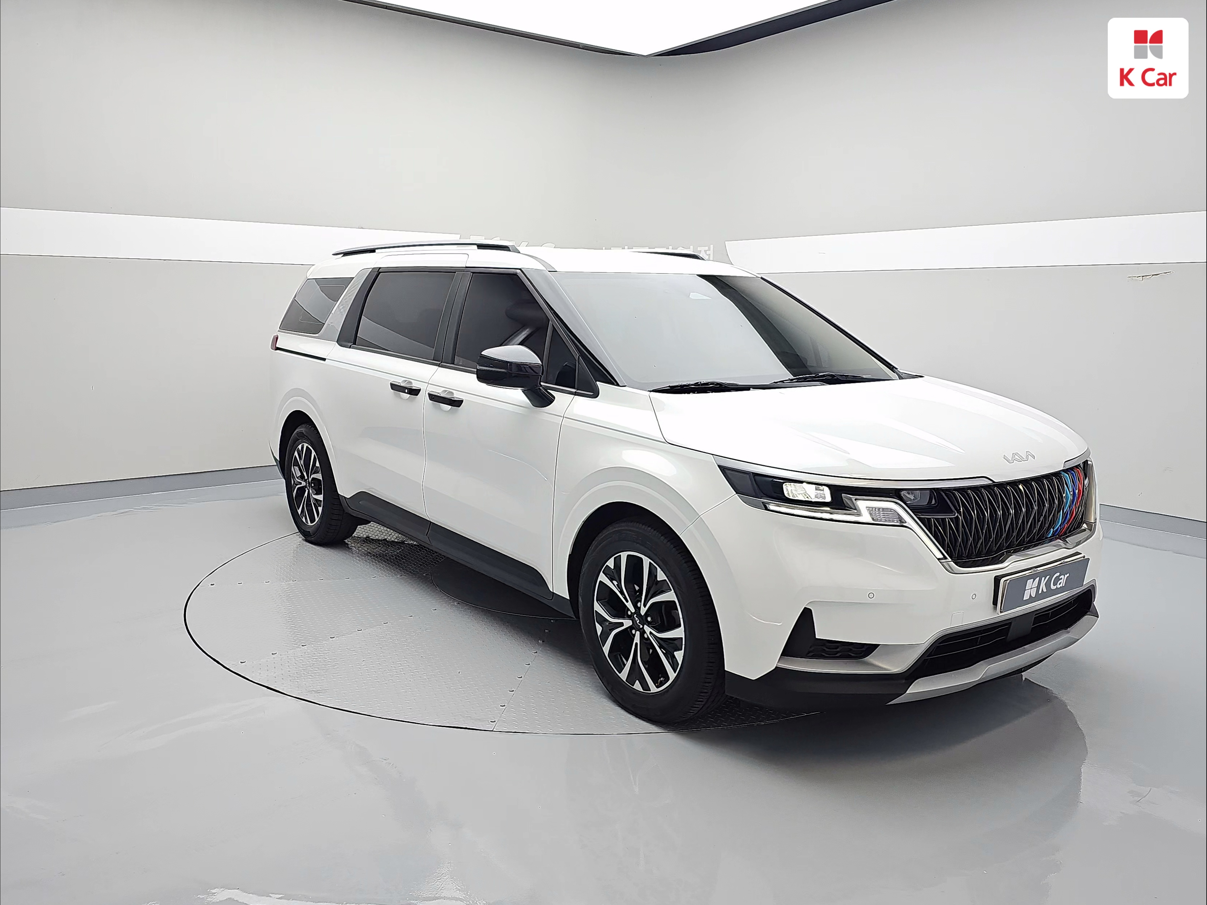 KIA New Carnival 9-Seater Diesel