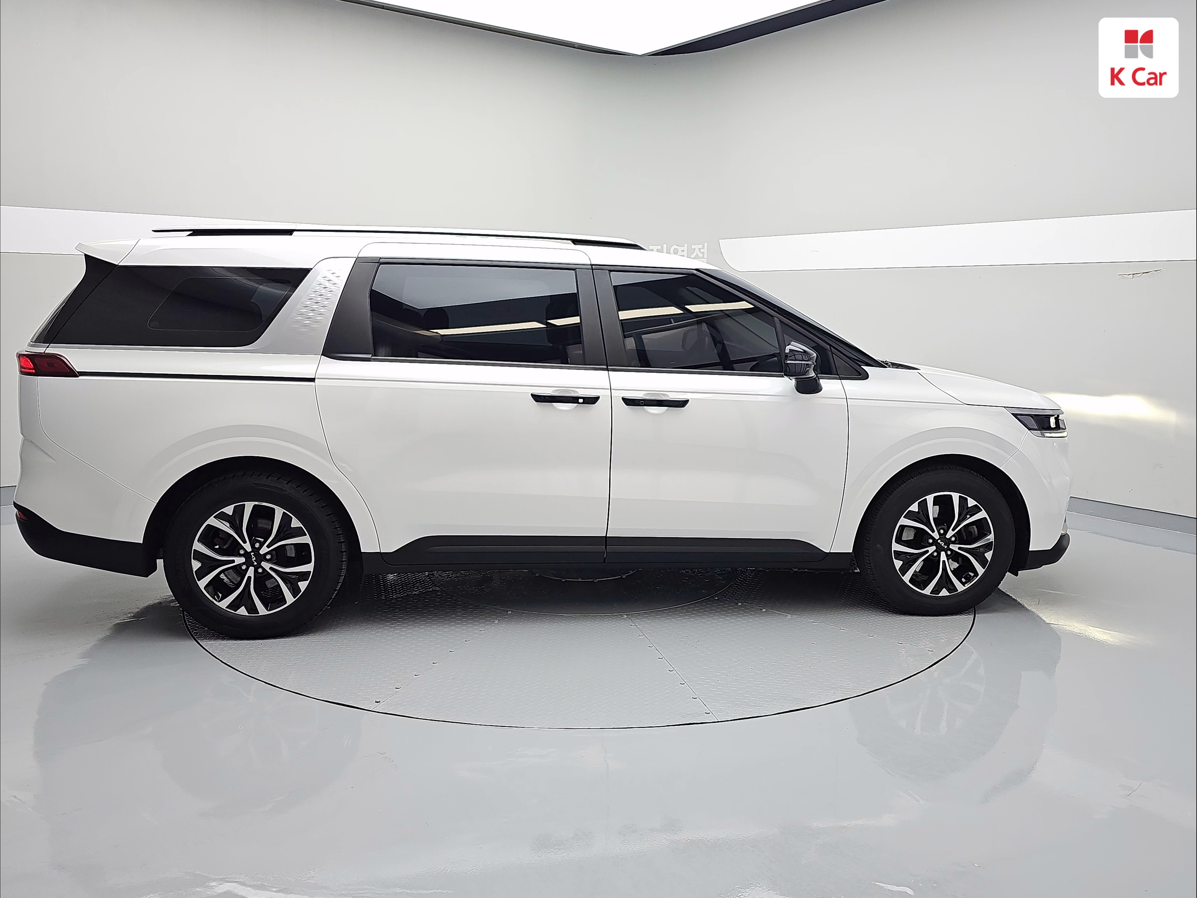 KIA New Carnival 9-Seater Diesel