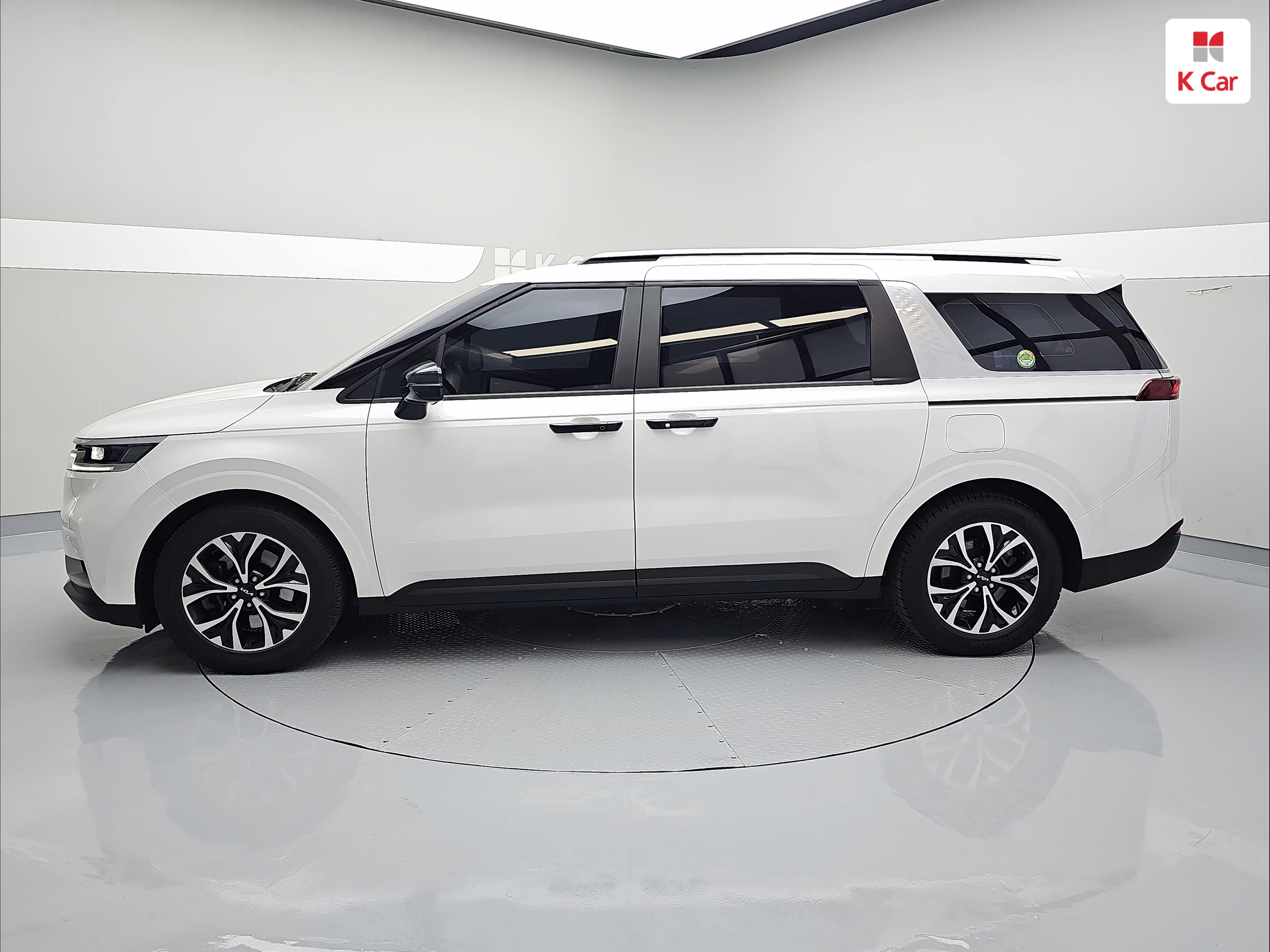 KIA New Carnival 9-Seater Diesel