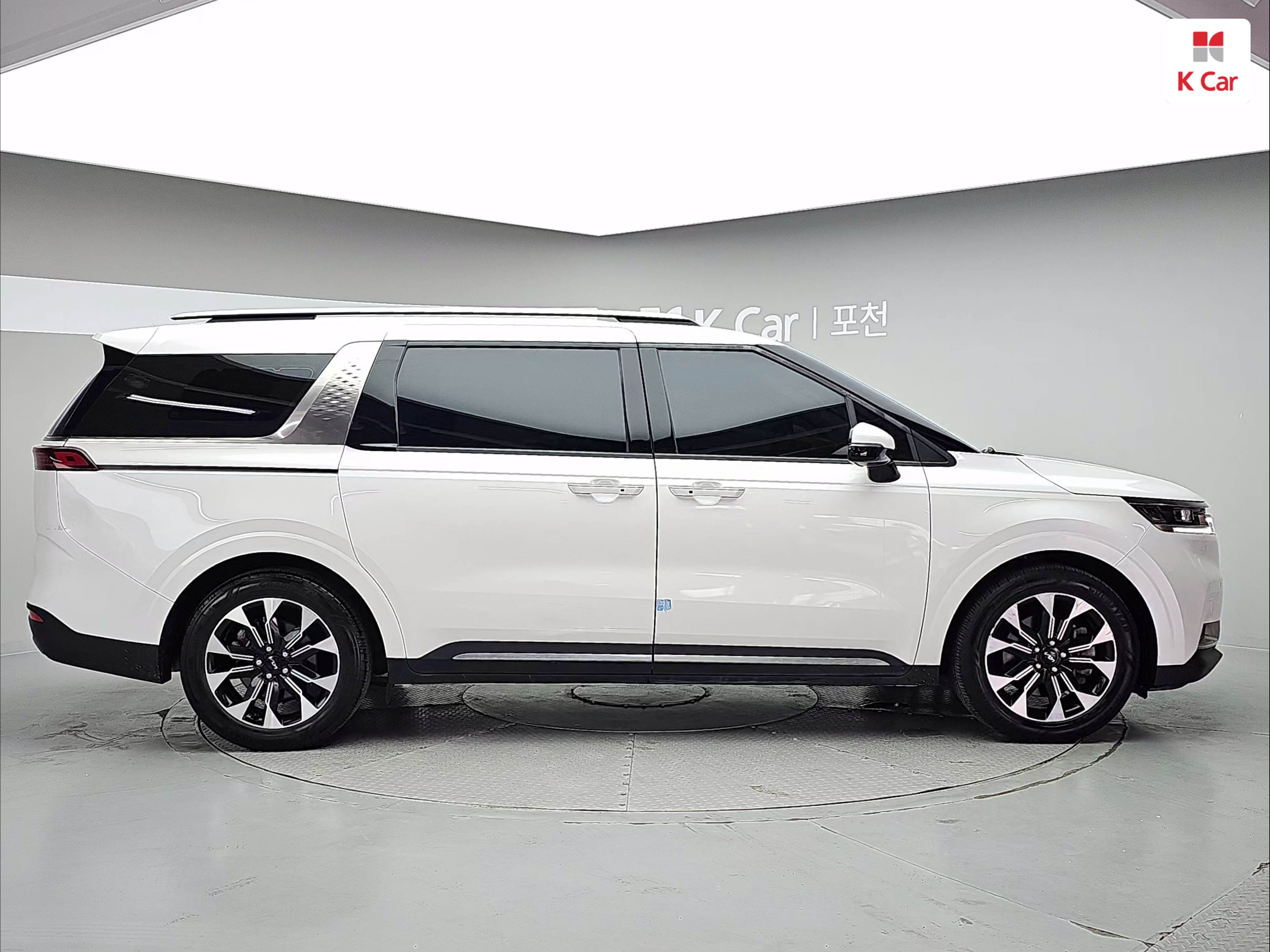 KIA New Carnival 9-Seater Diesel