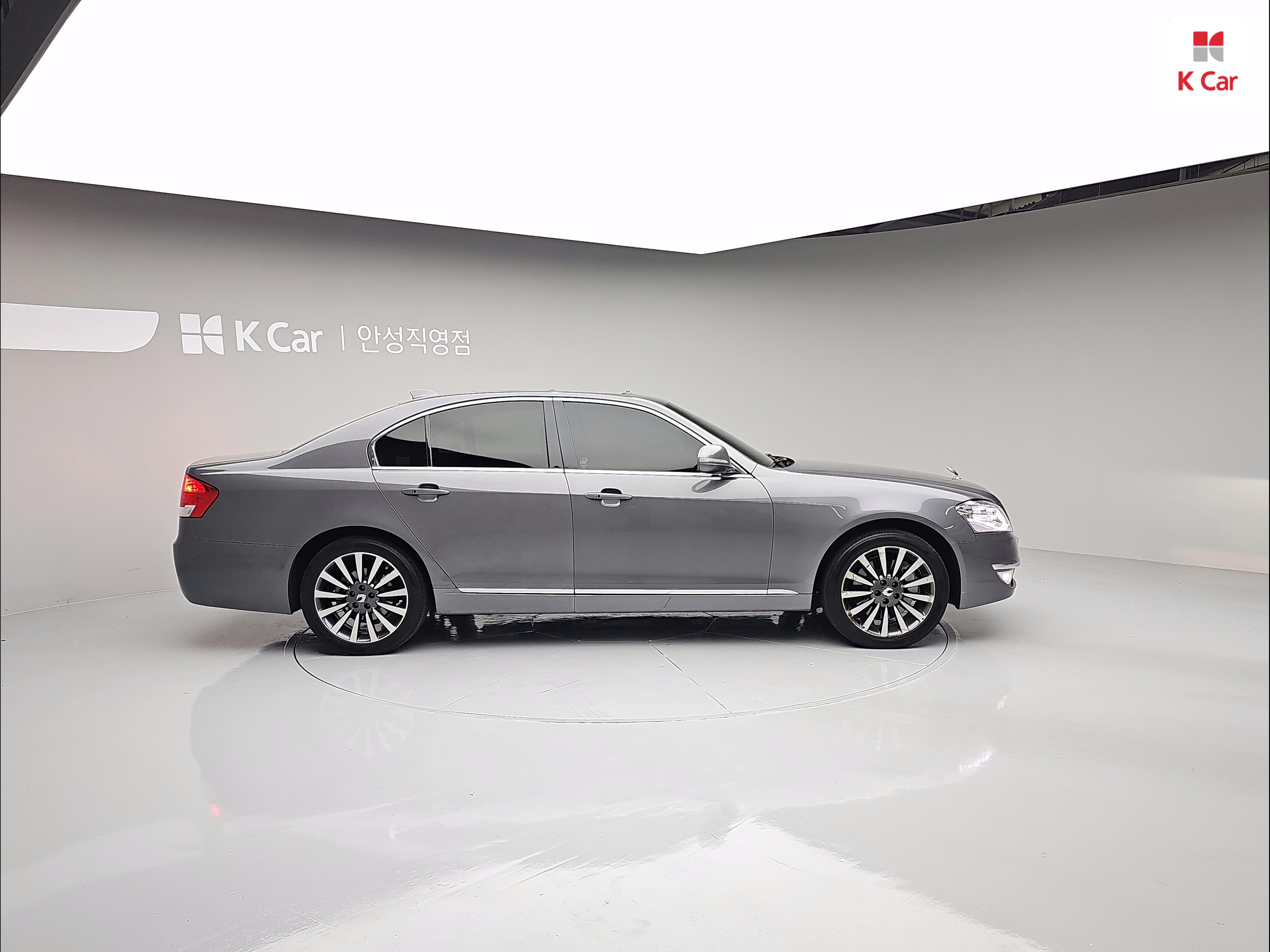 KG MOBILITY(SSANGYONG) New Chairman W CW700 4TRONIC