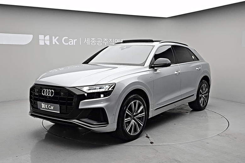 Audi Q8 бензин 4WD 55 TFSI Premium
