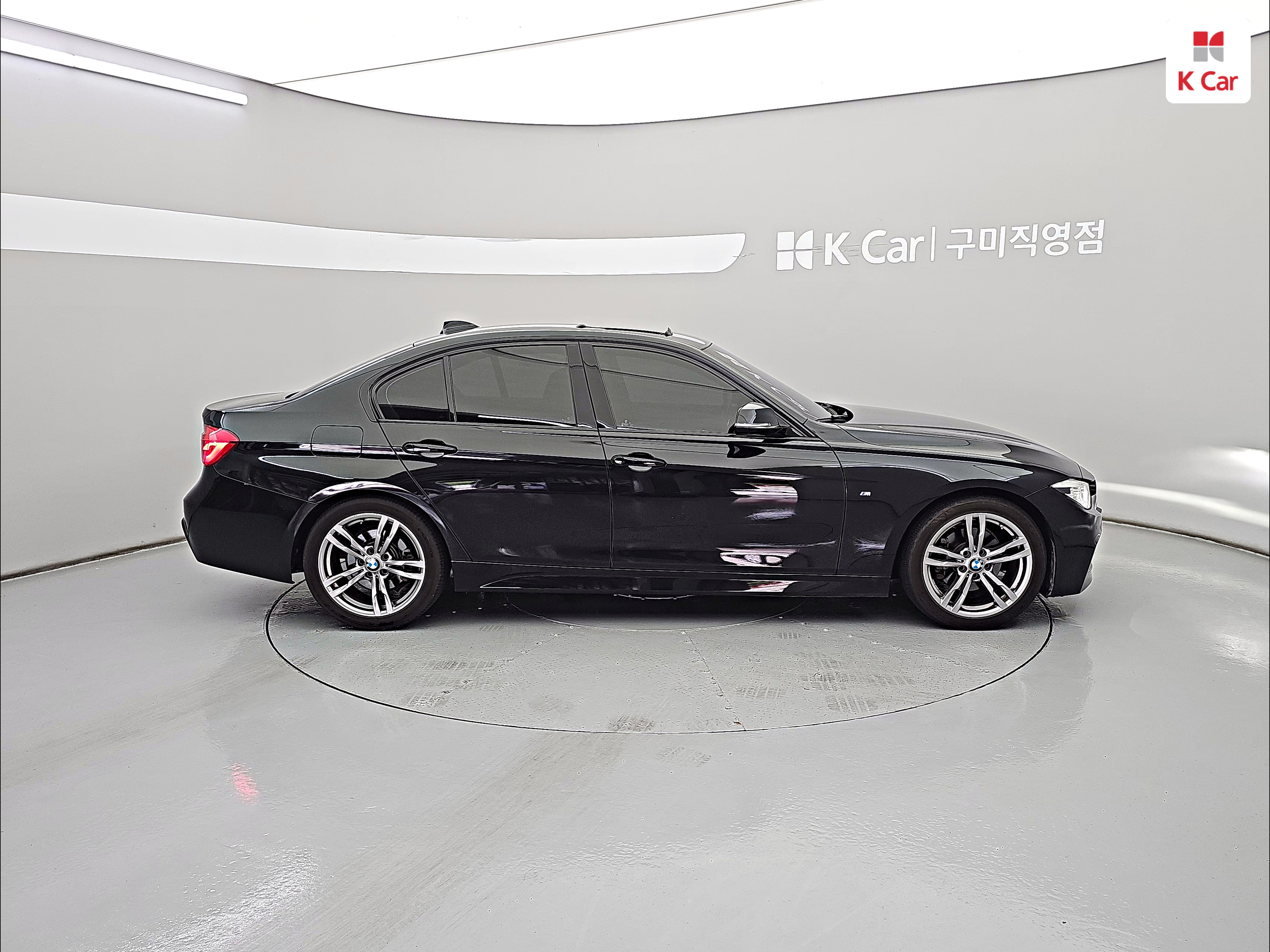 BMW 3 Series (6th Generation) 320i
