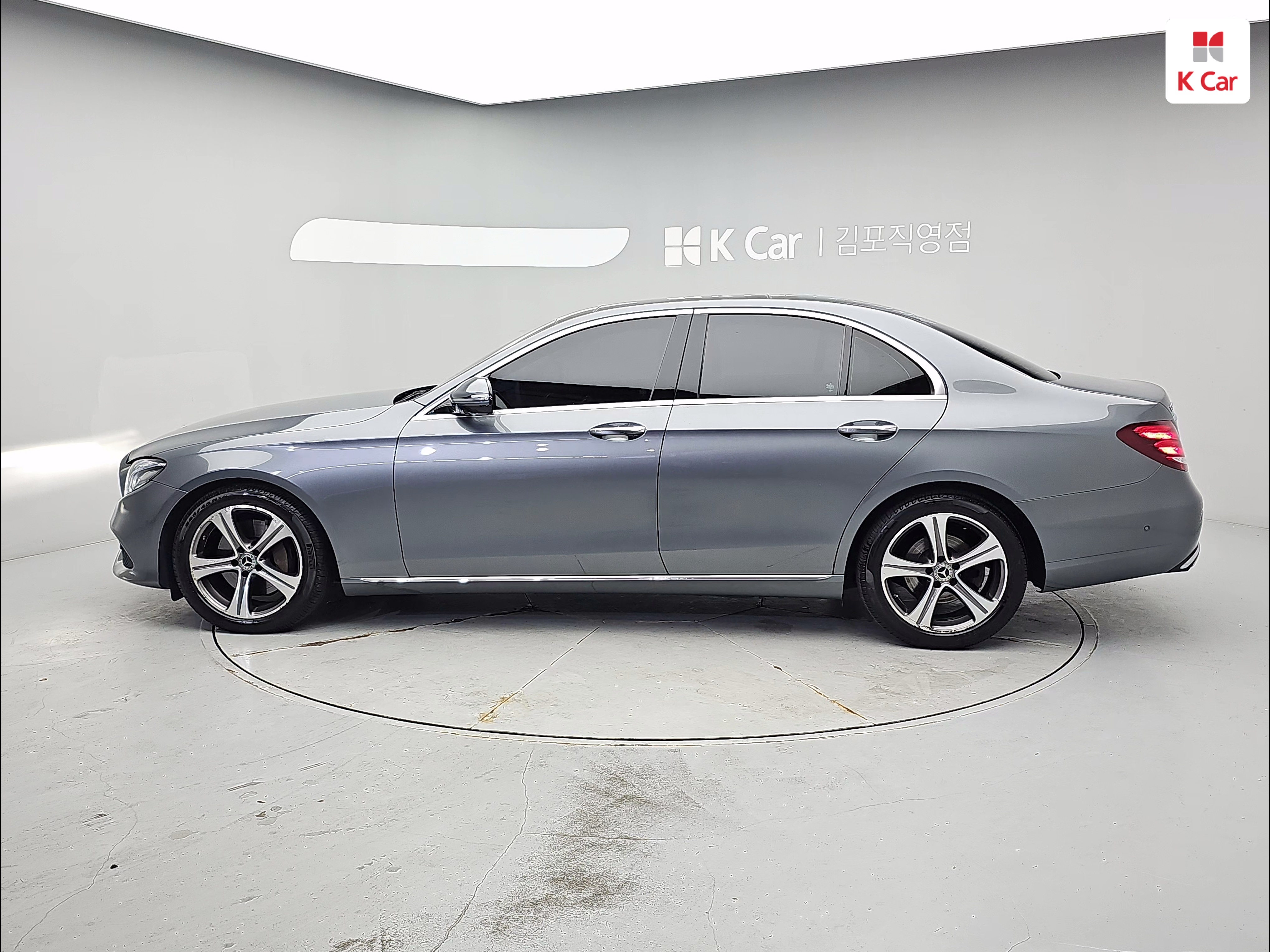 BENZ E-Class (5th Generation) E300