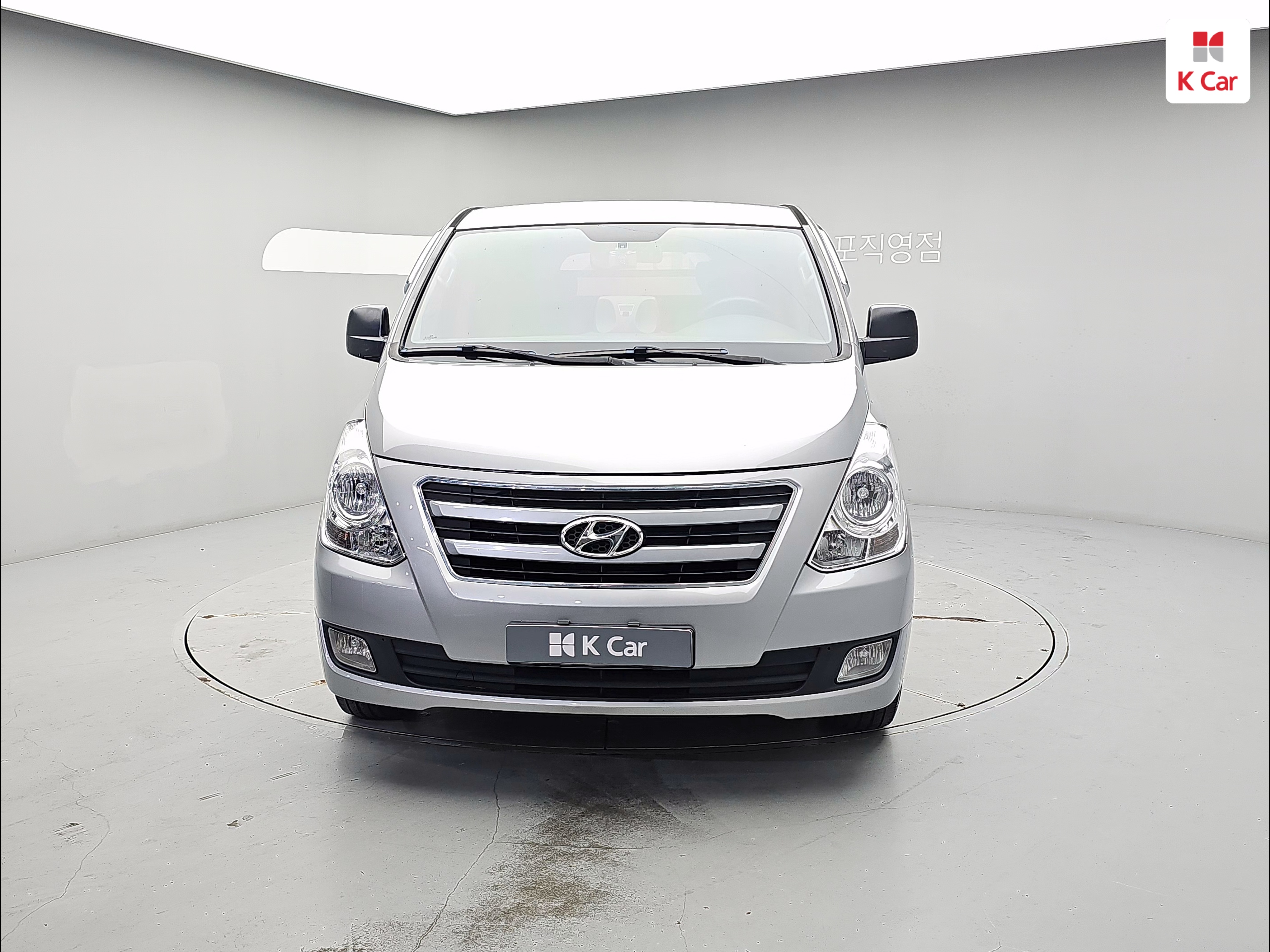 HYUNDAI Grand Starex 5-Seater Diesel Van