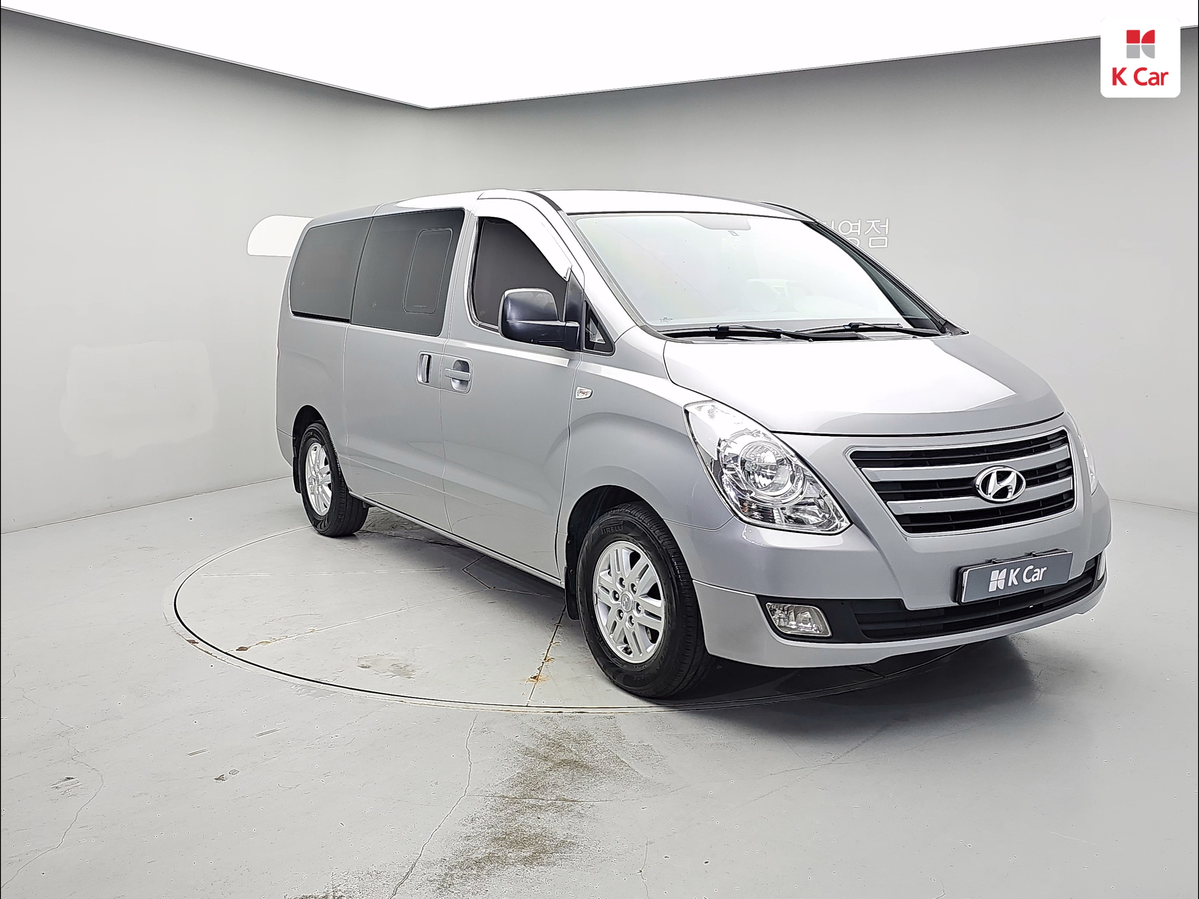 HYUNDAI Grand Starex 5-Seater Diesel Van