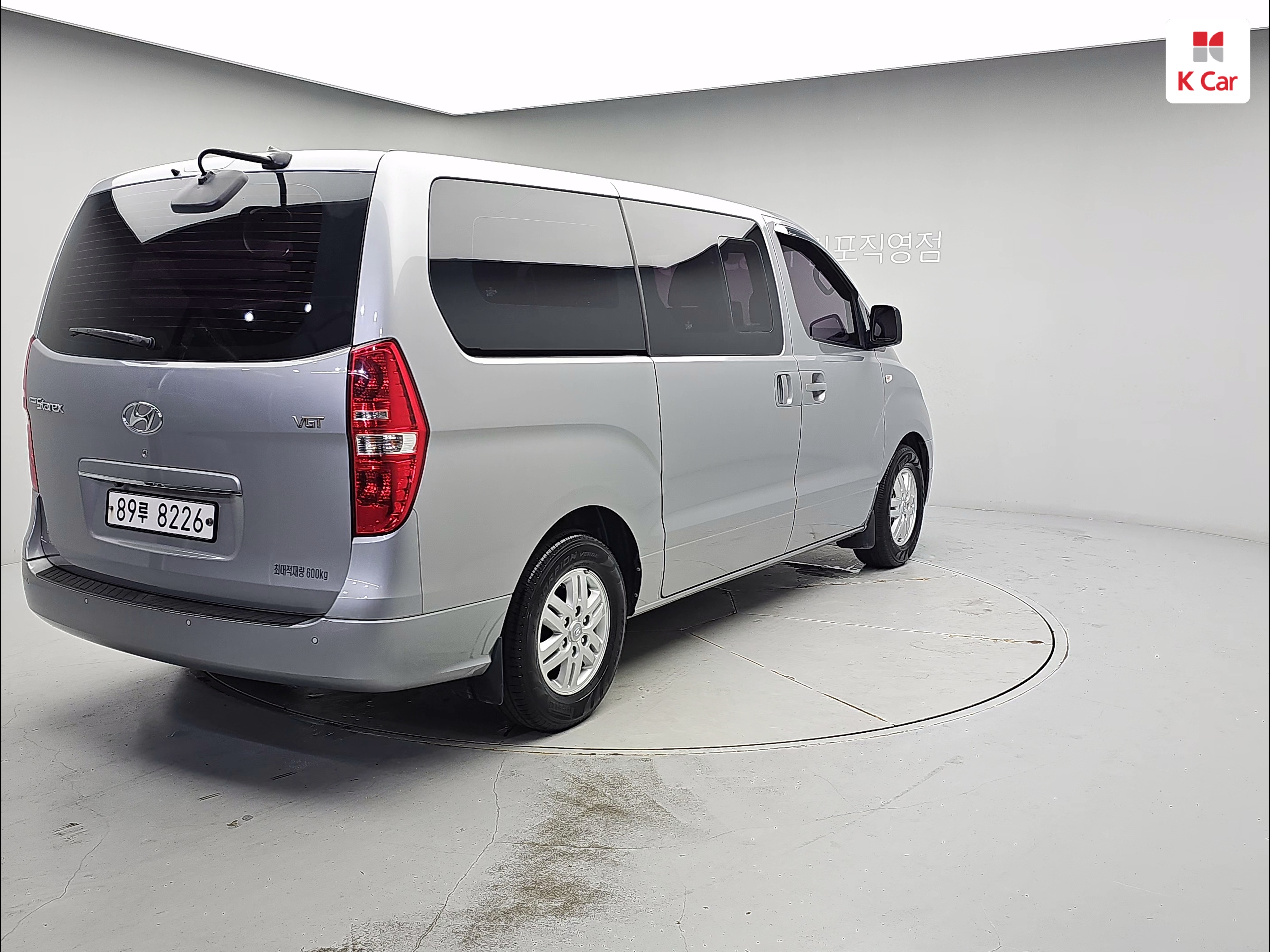 HYUNDAI Grand Starex 5-Seater Diesel Van