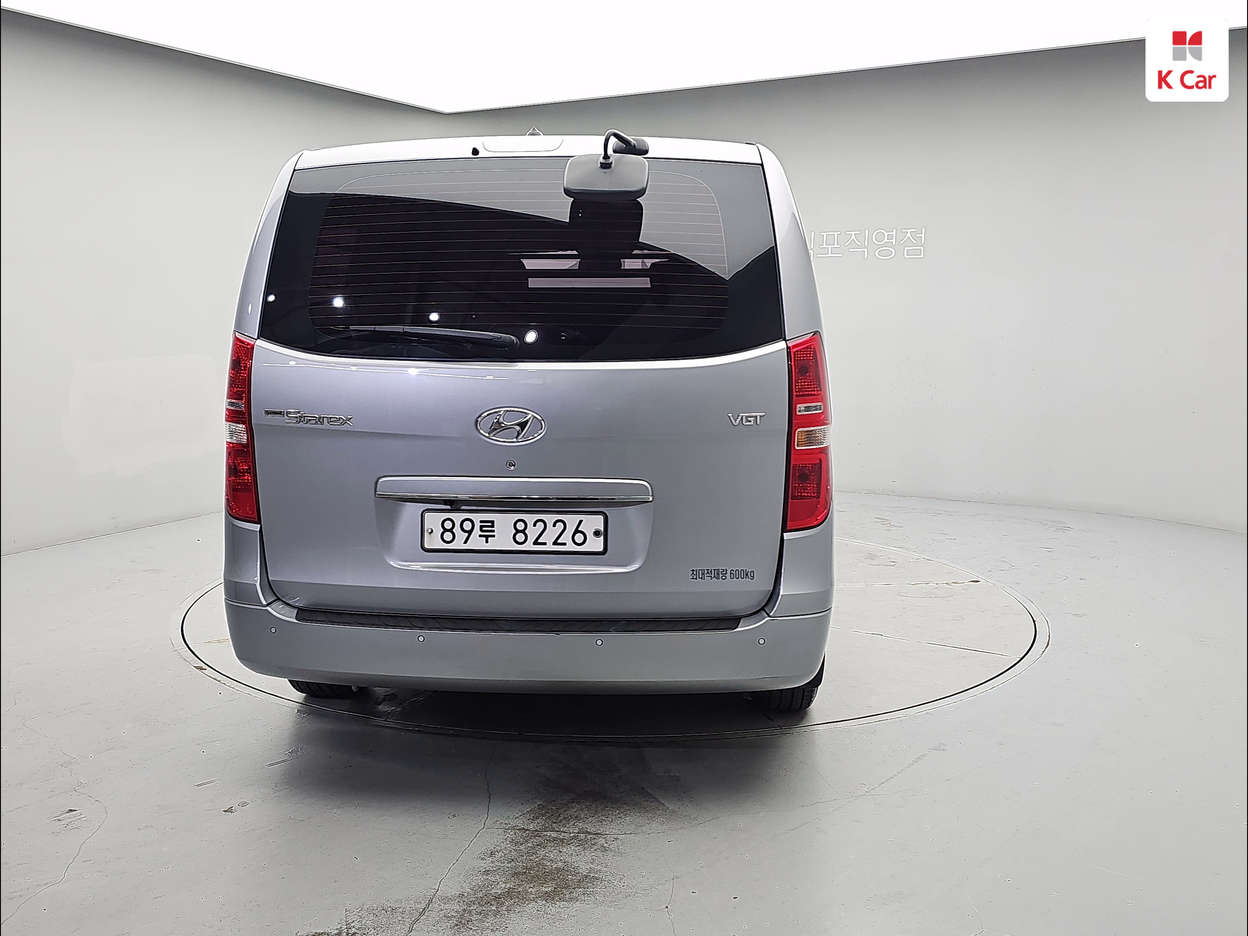 HYUNDAI Grand Starex 5-Seater Diesel Van