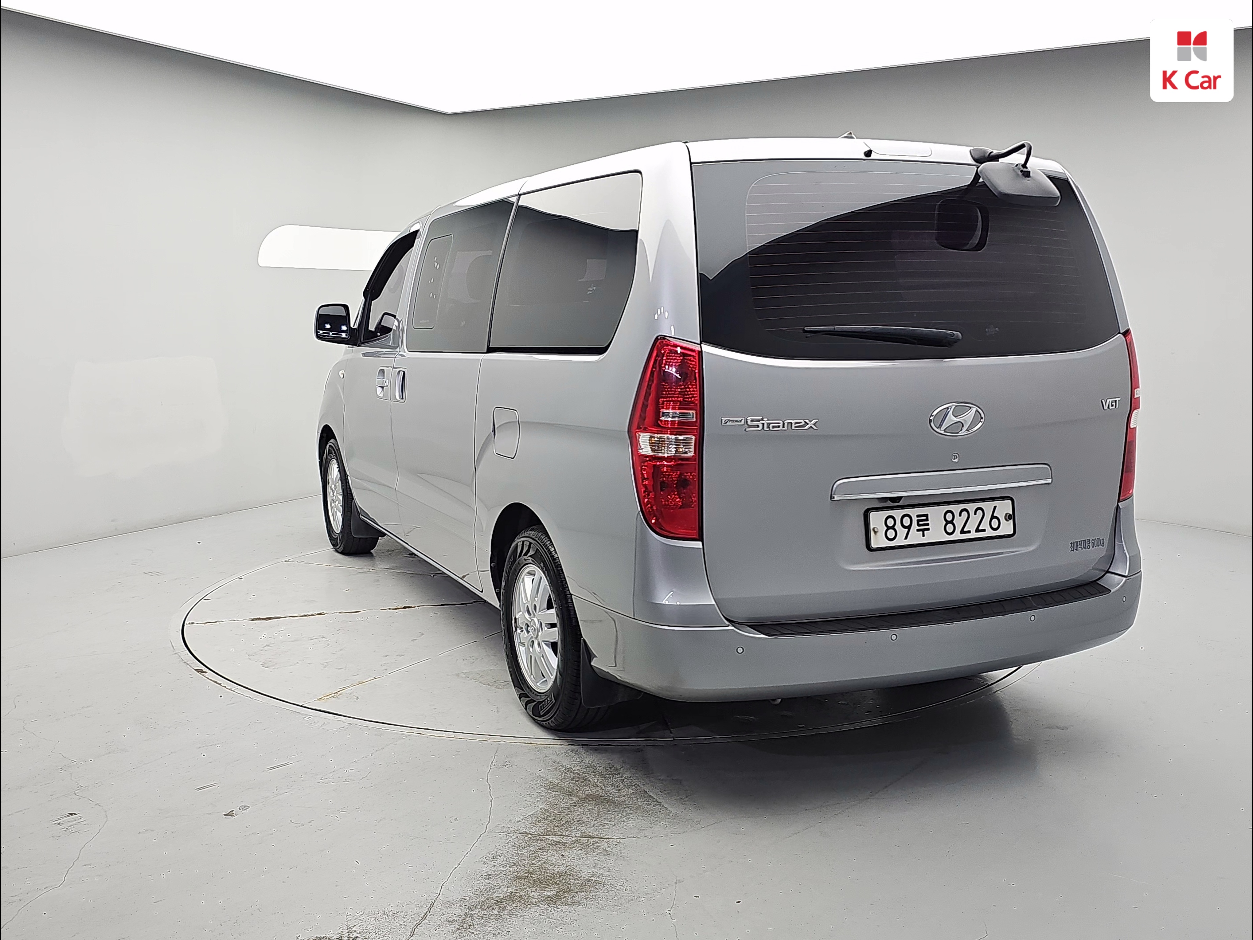 HYUNDAI Grand Starex 5-Seater Diesel Van