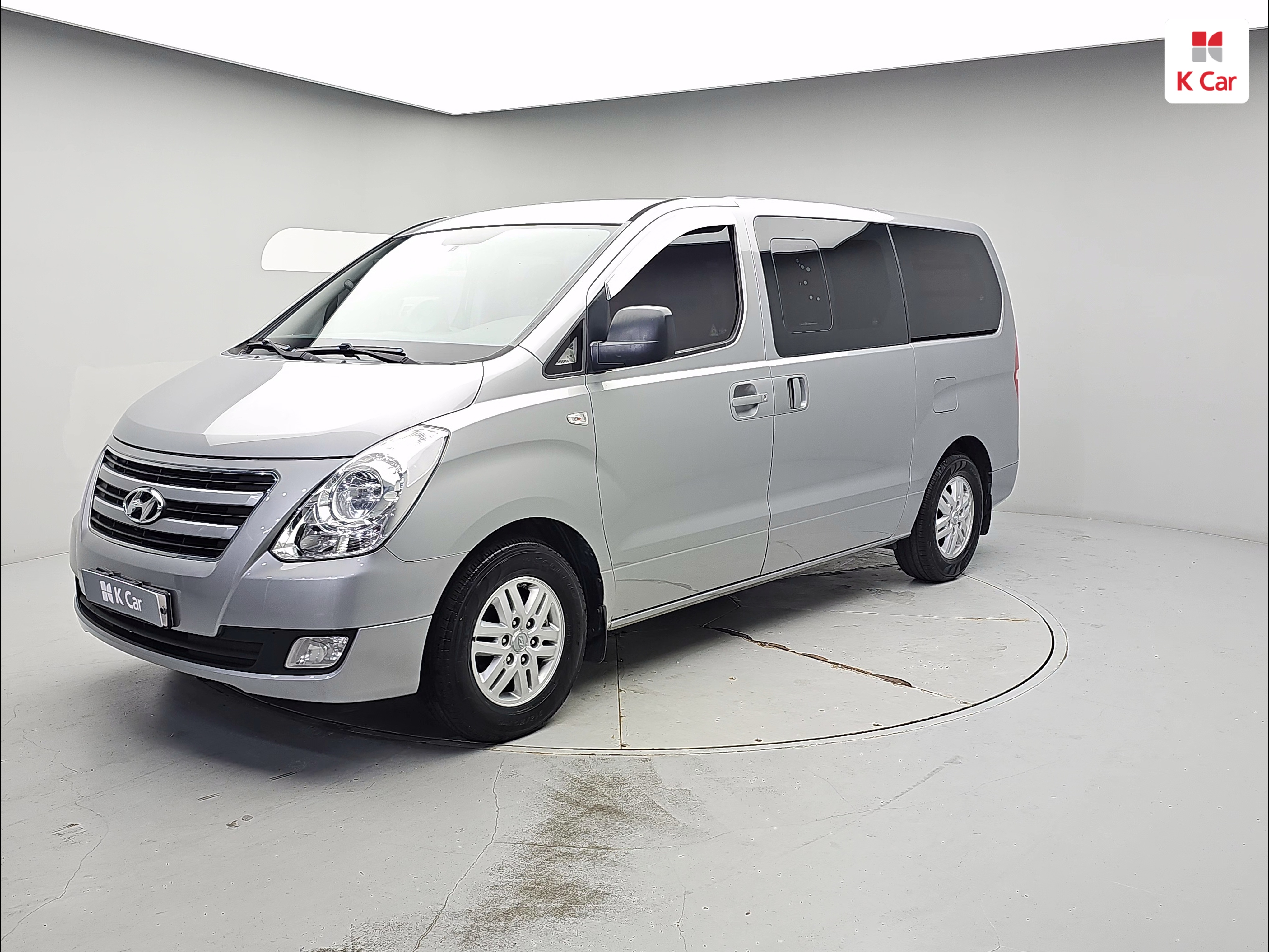 HYUNDAI Grand Starex 5-Seater Diesel Van