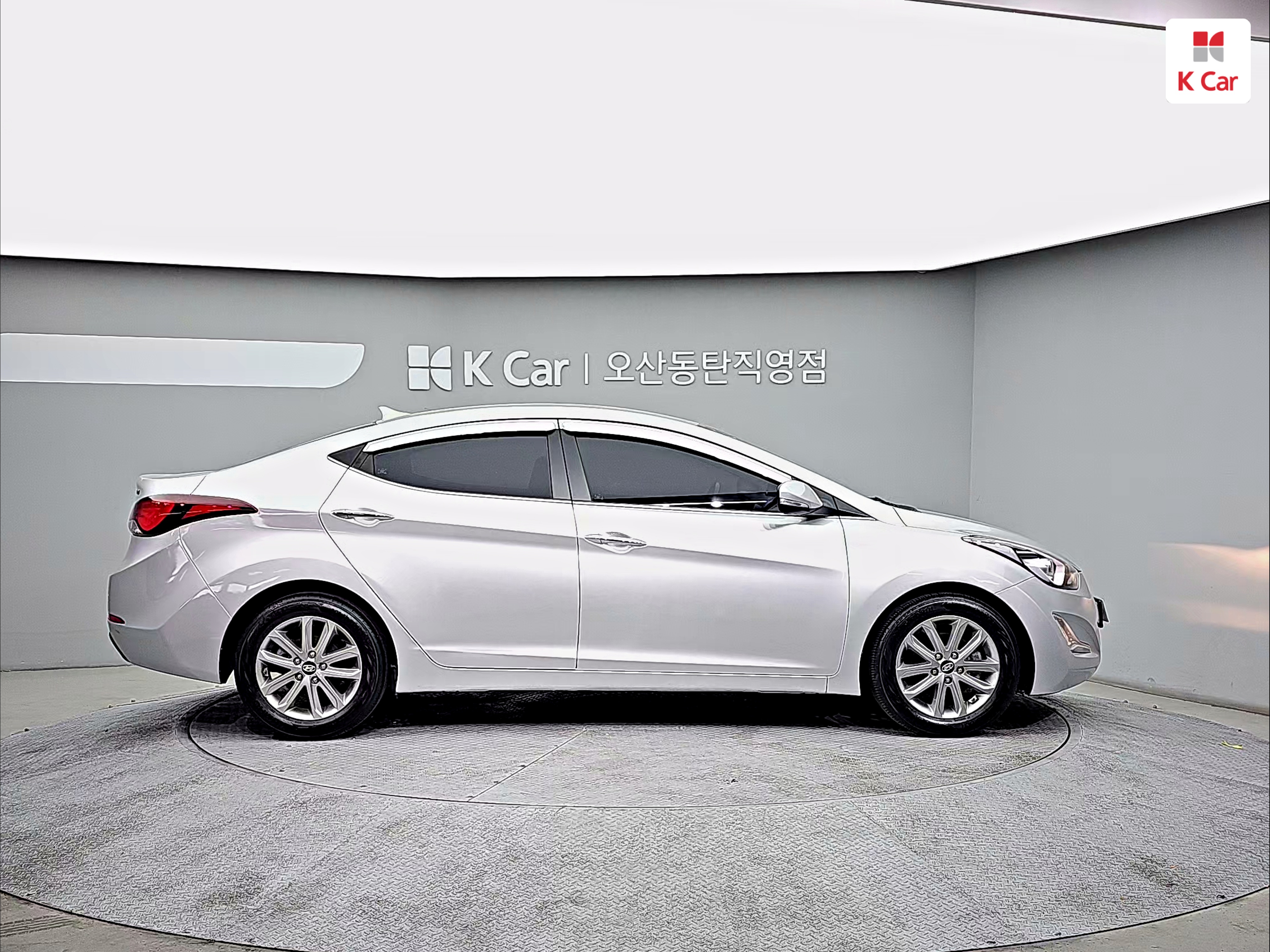 HYUNDAI The New Avante MD 1.6 GDI