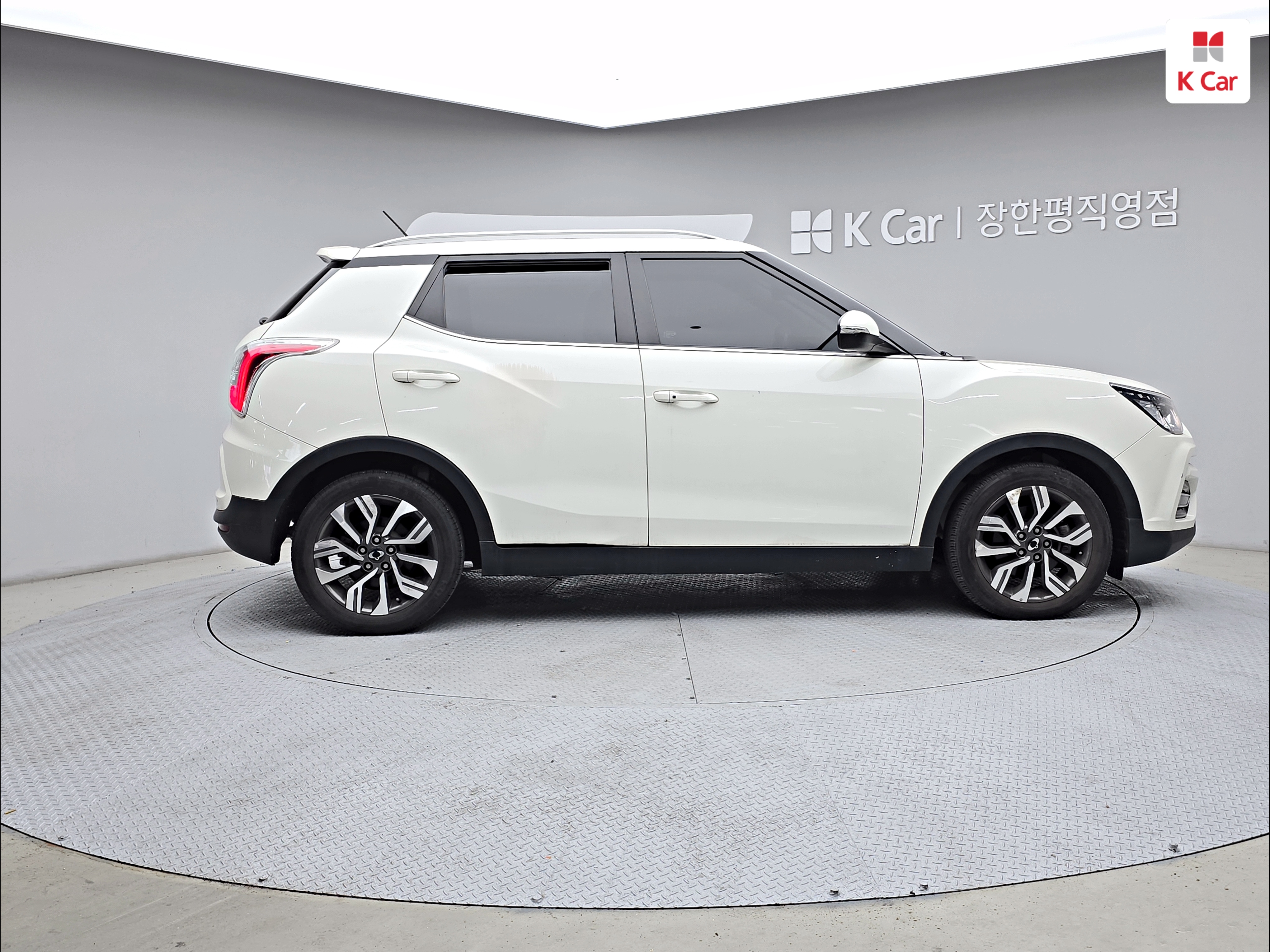 KG MOBILITY(SSANGYONG) Tivoli Armour 1.6 Gasoline