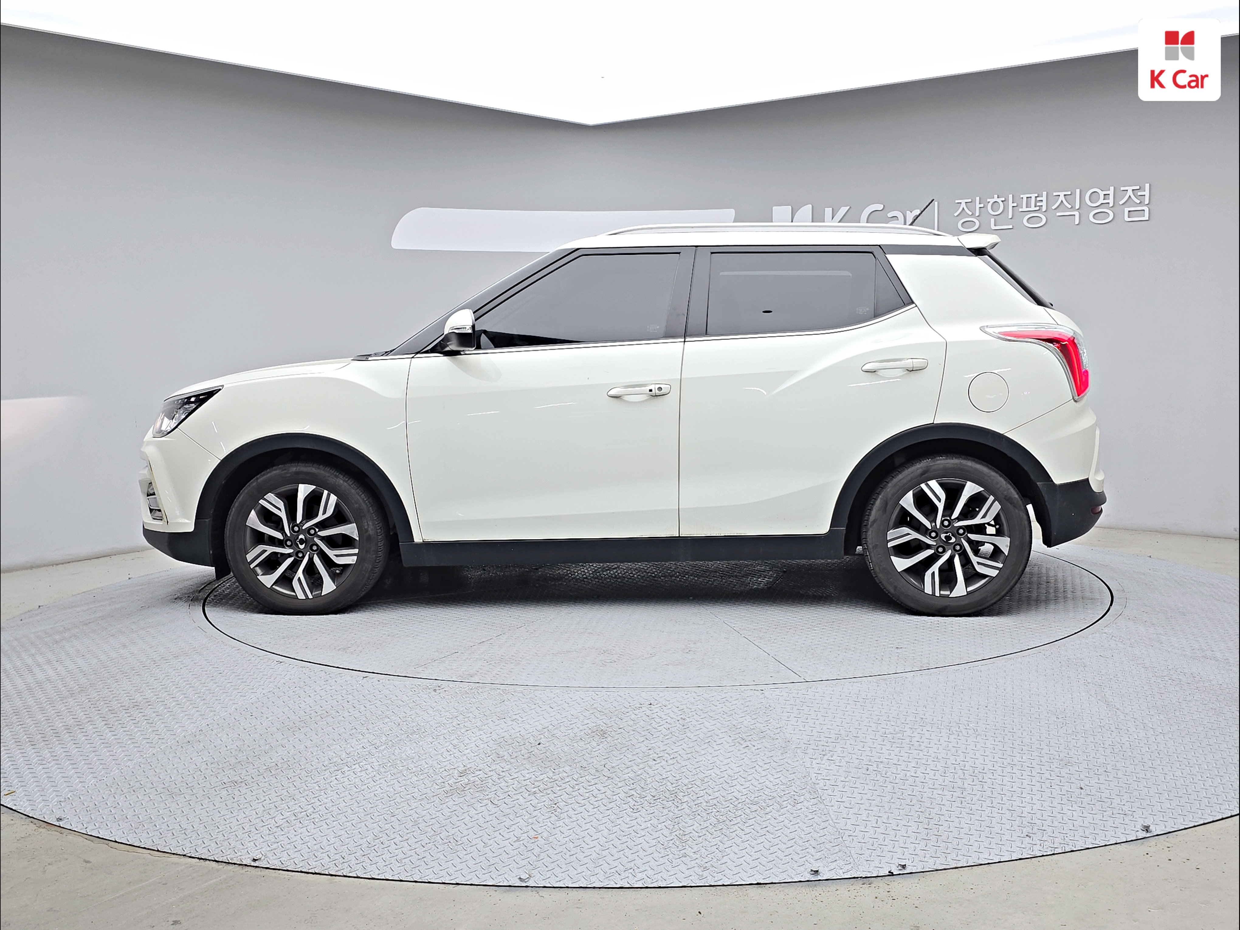 KG MOBILITY(SSANGYONG) Tivoli Armour 1.6 Gasoline