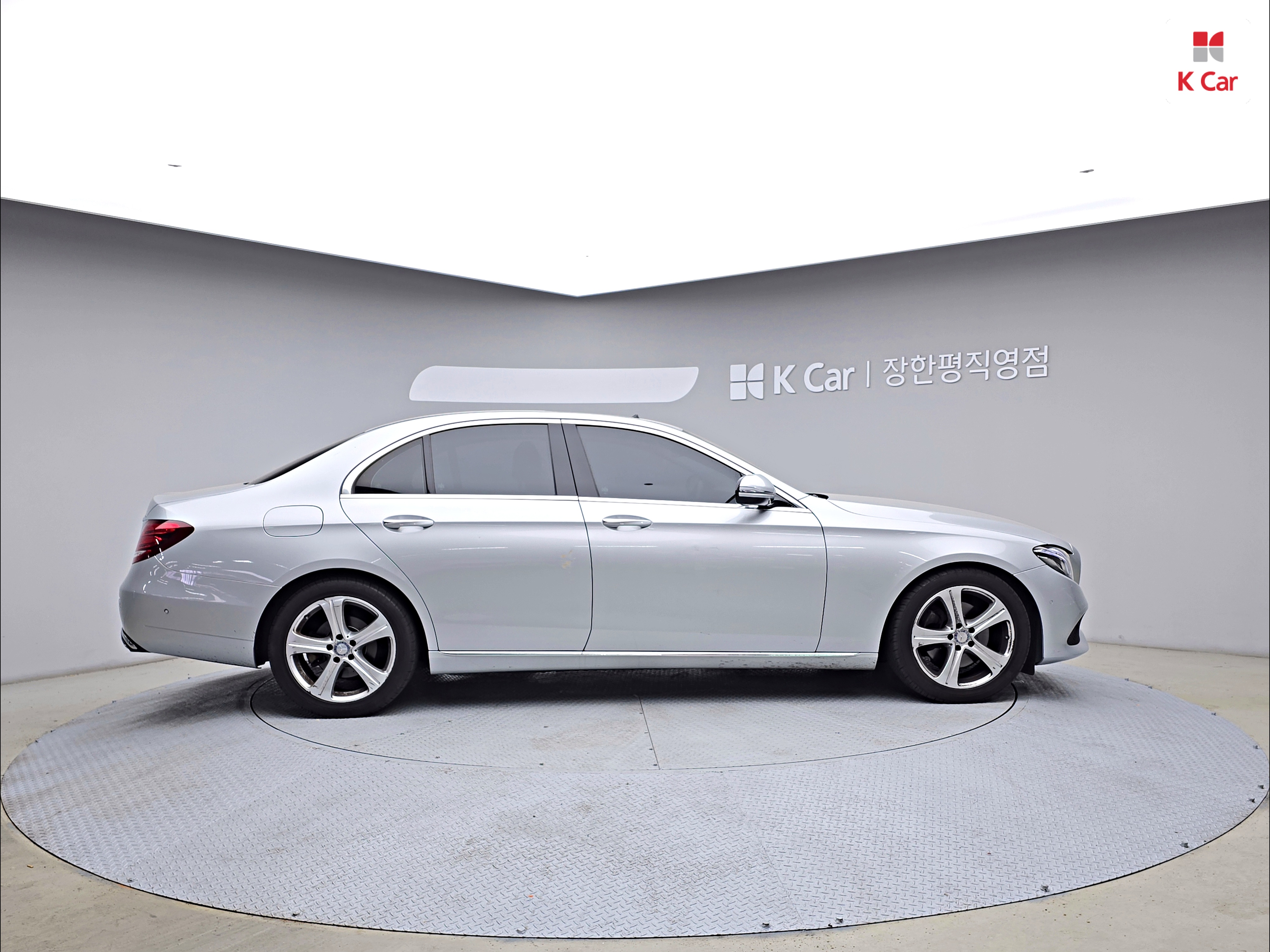 BENZ E-Class (5th Generation) E220d