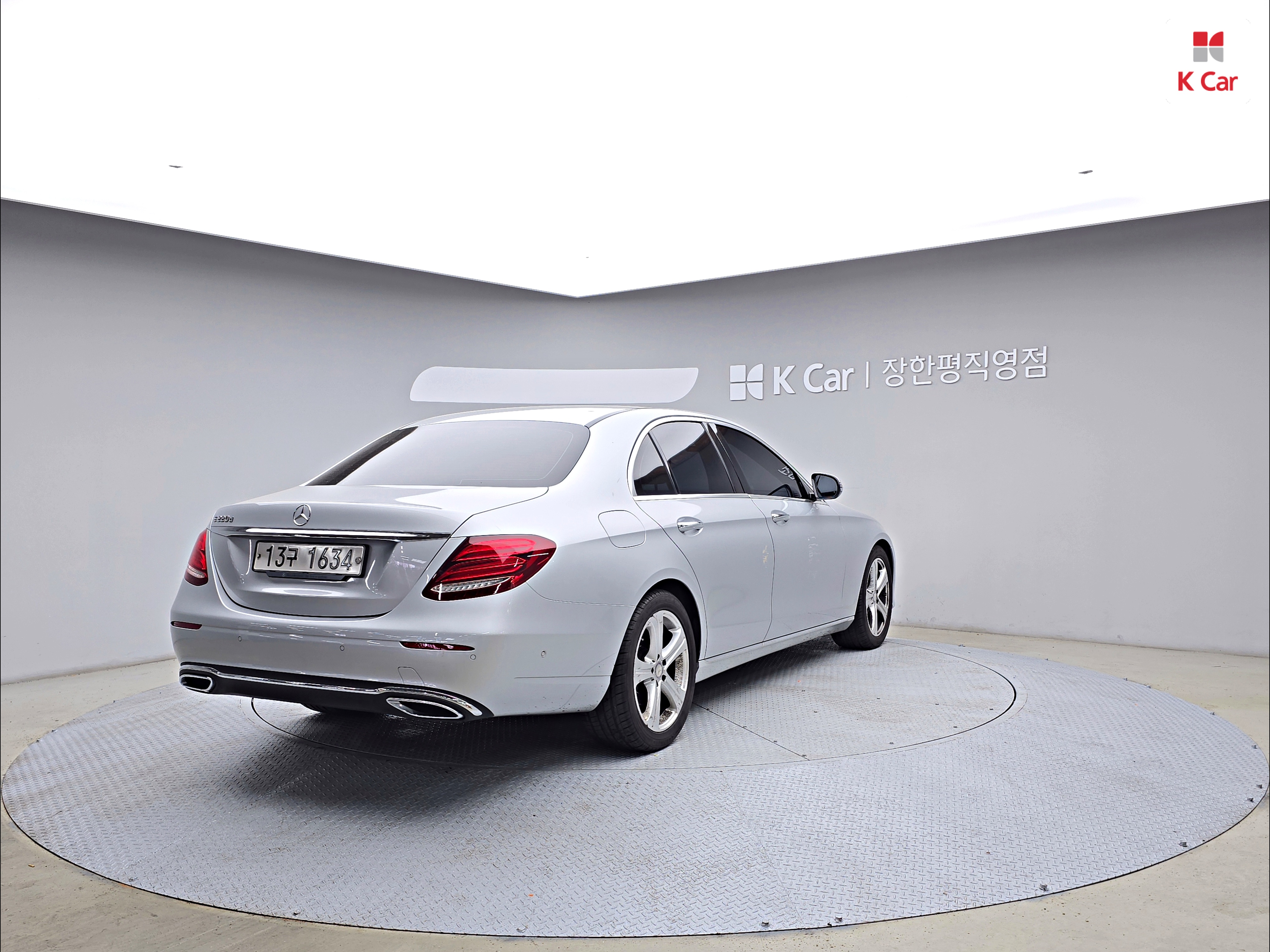 BENZ E-Class (5th Generation) E220d