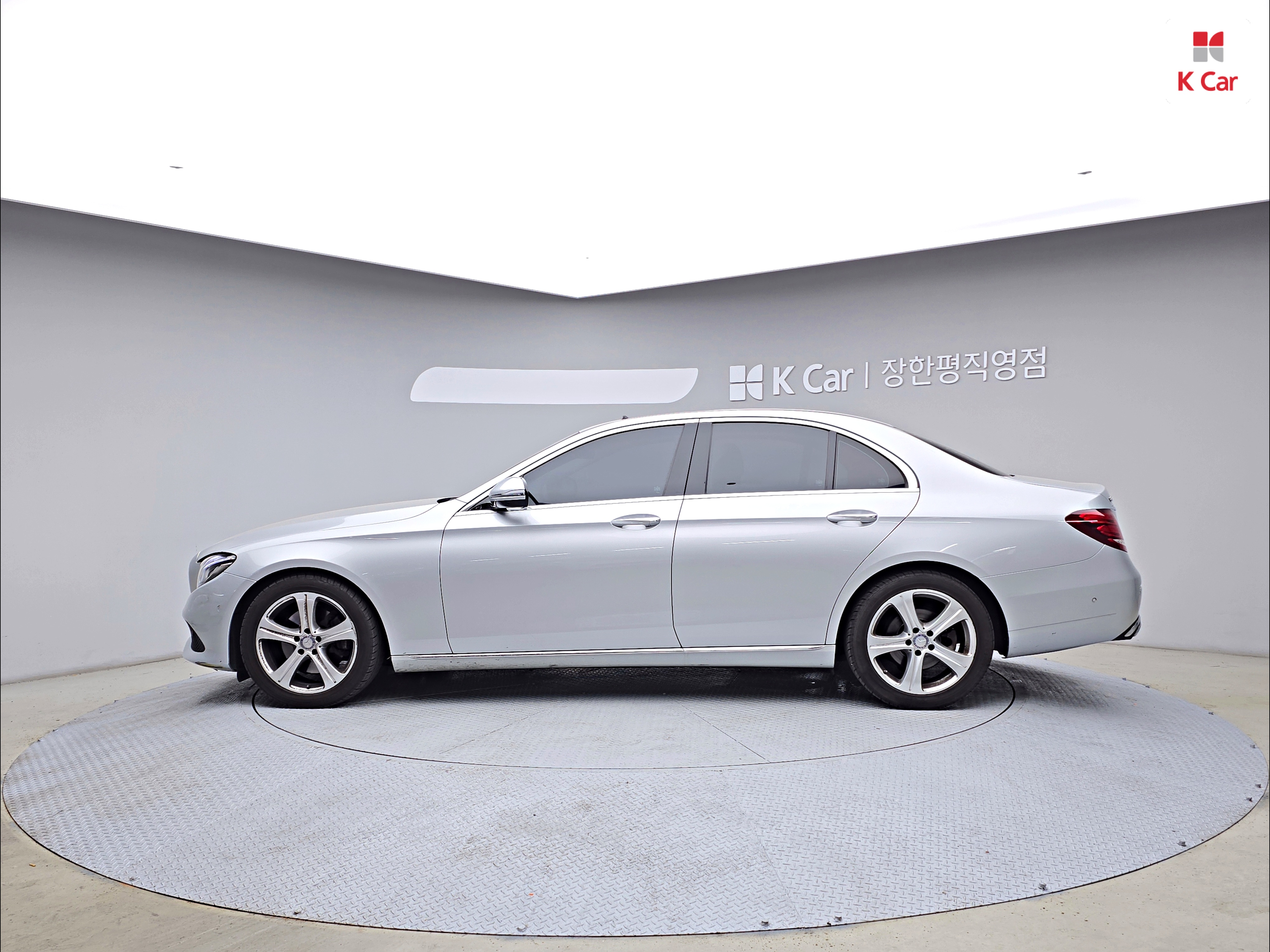 BENZ E-Class (5th Generation) E220d