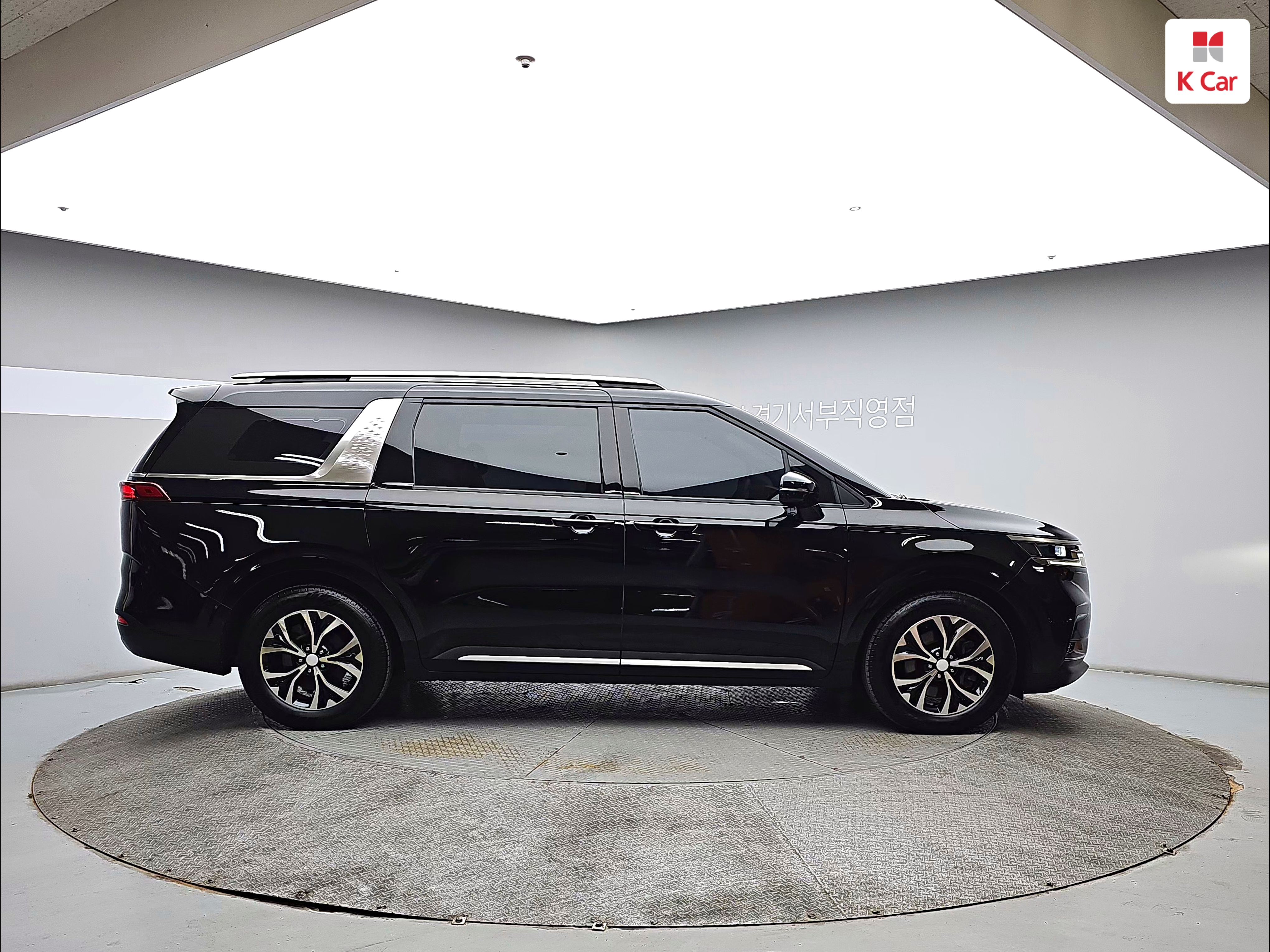 KIA New Carnival 9-Seater Diesel