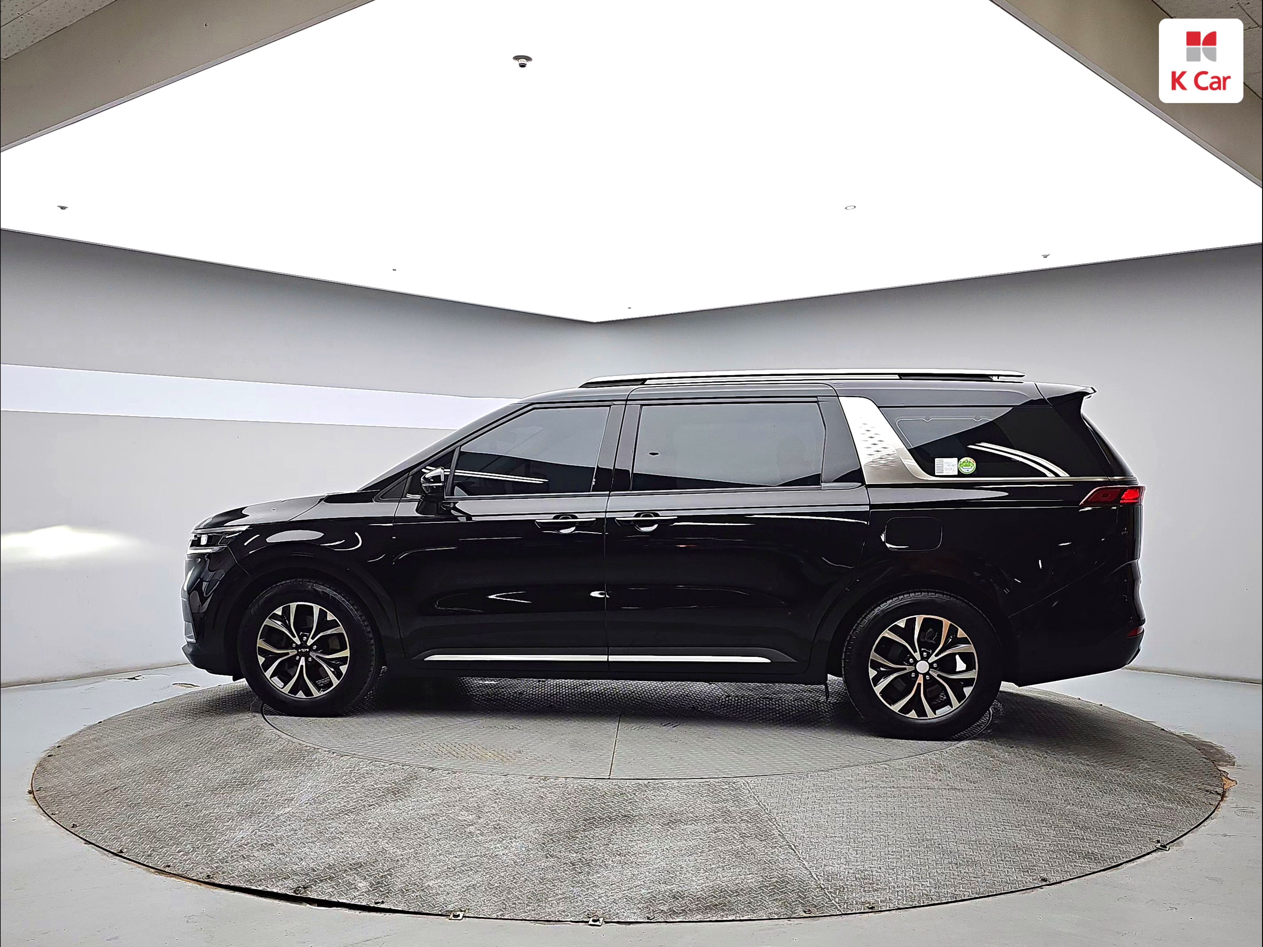 KIA New Carnival 9-Seater Diesel