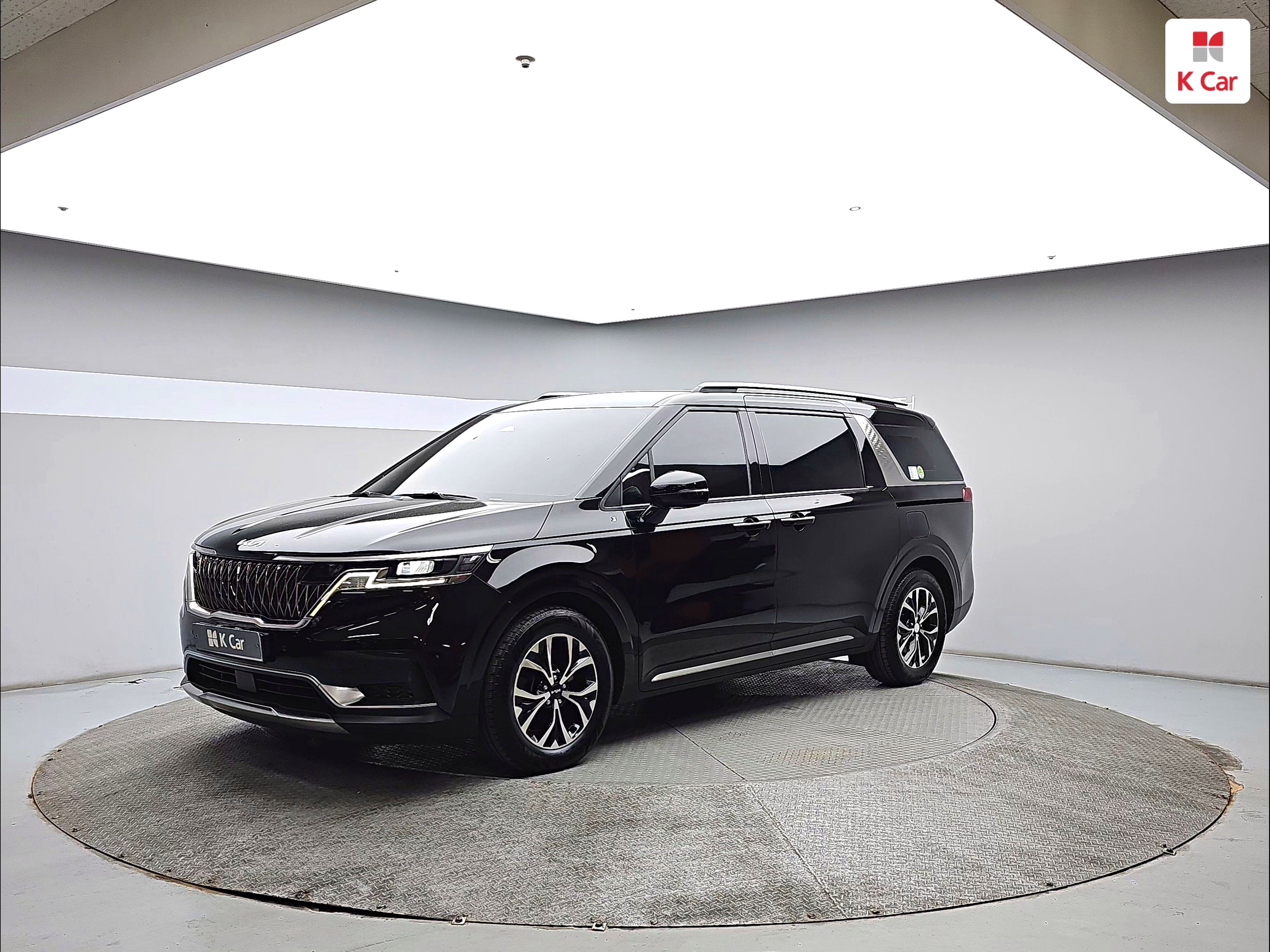 KIA New Carnival 9-Seater Diesel