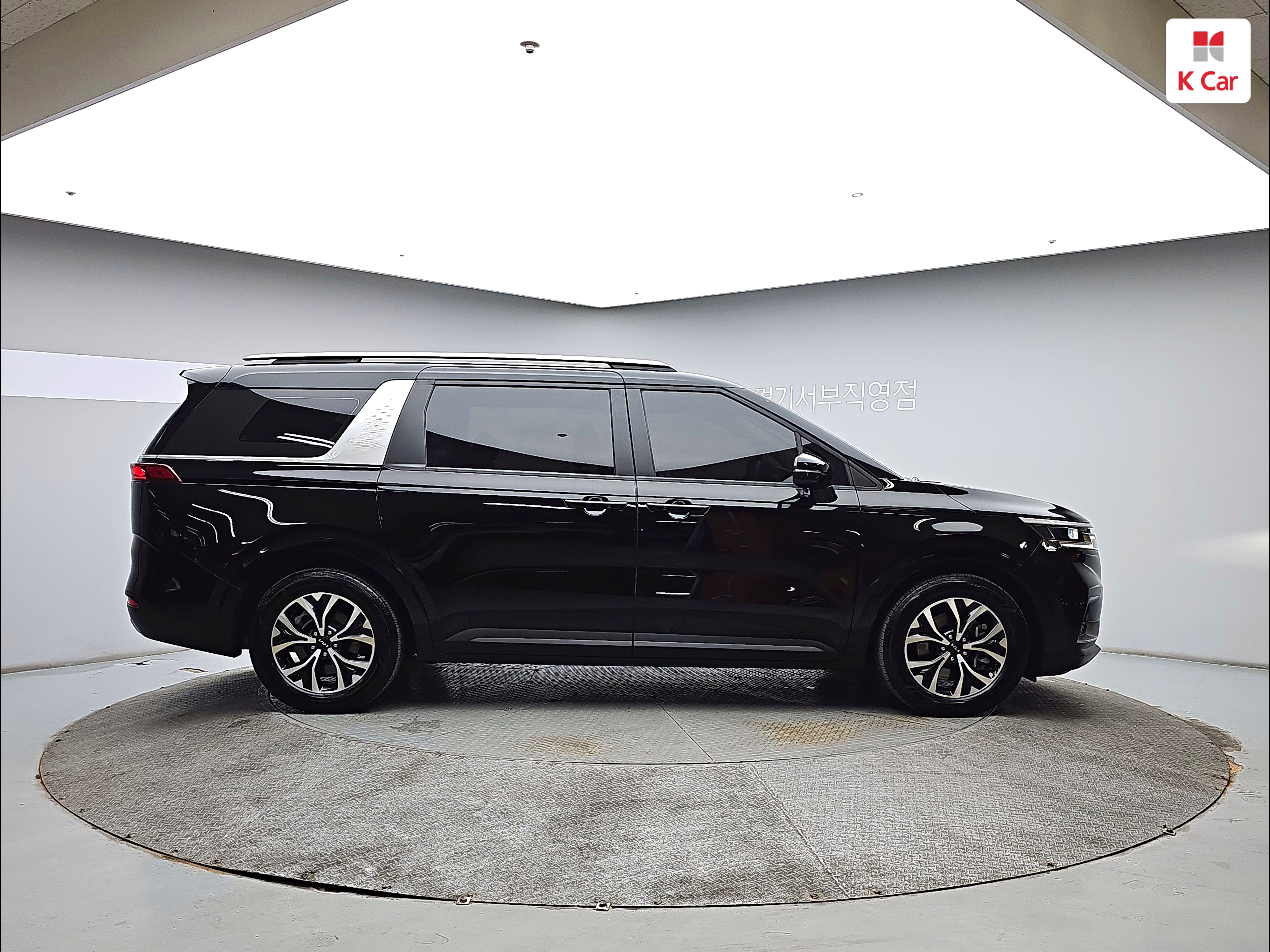 KIA New Carnival 9-Seater Diesel
