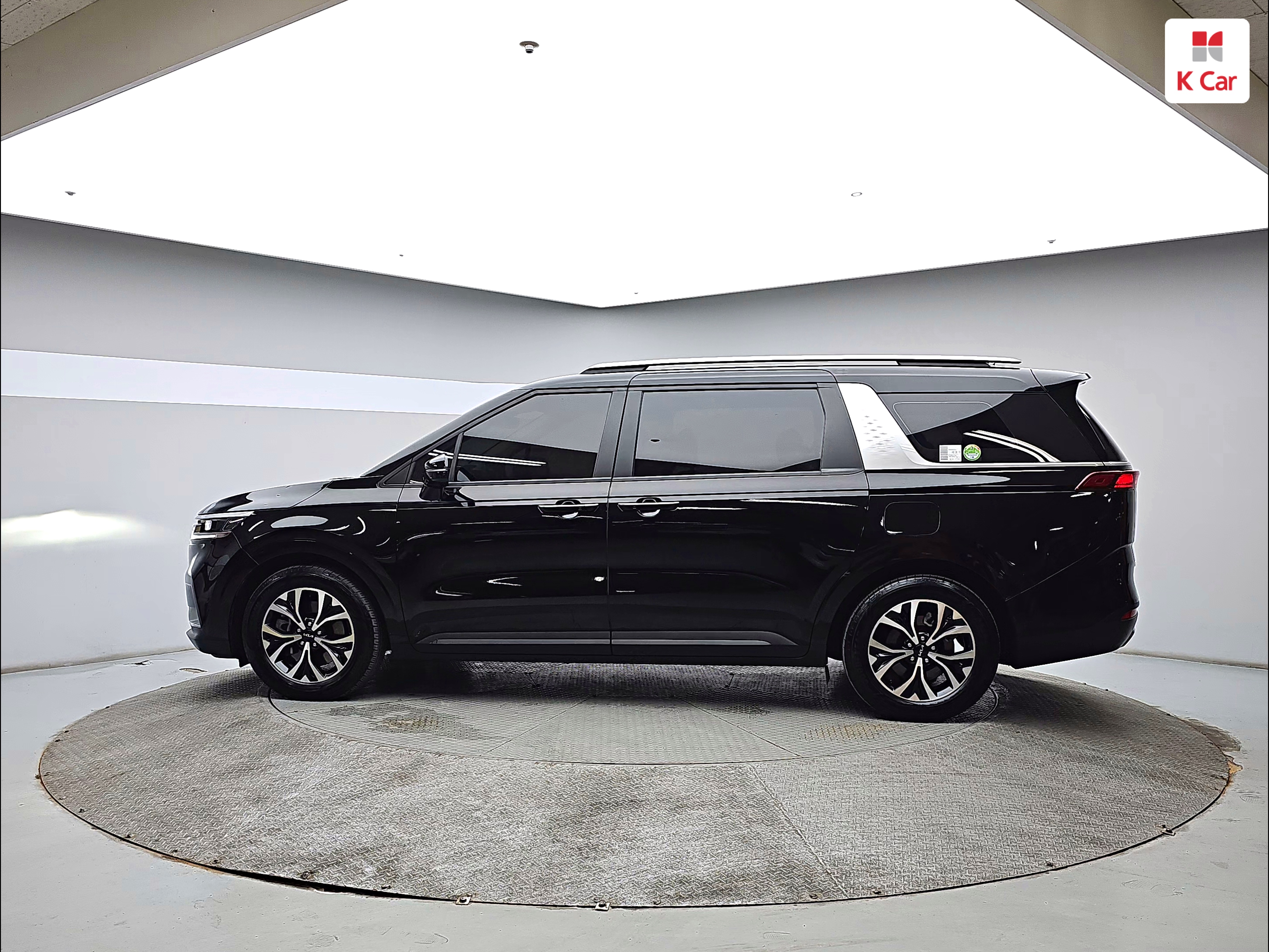 KIA New Carnival 9-Seater Diesel
