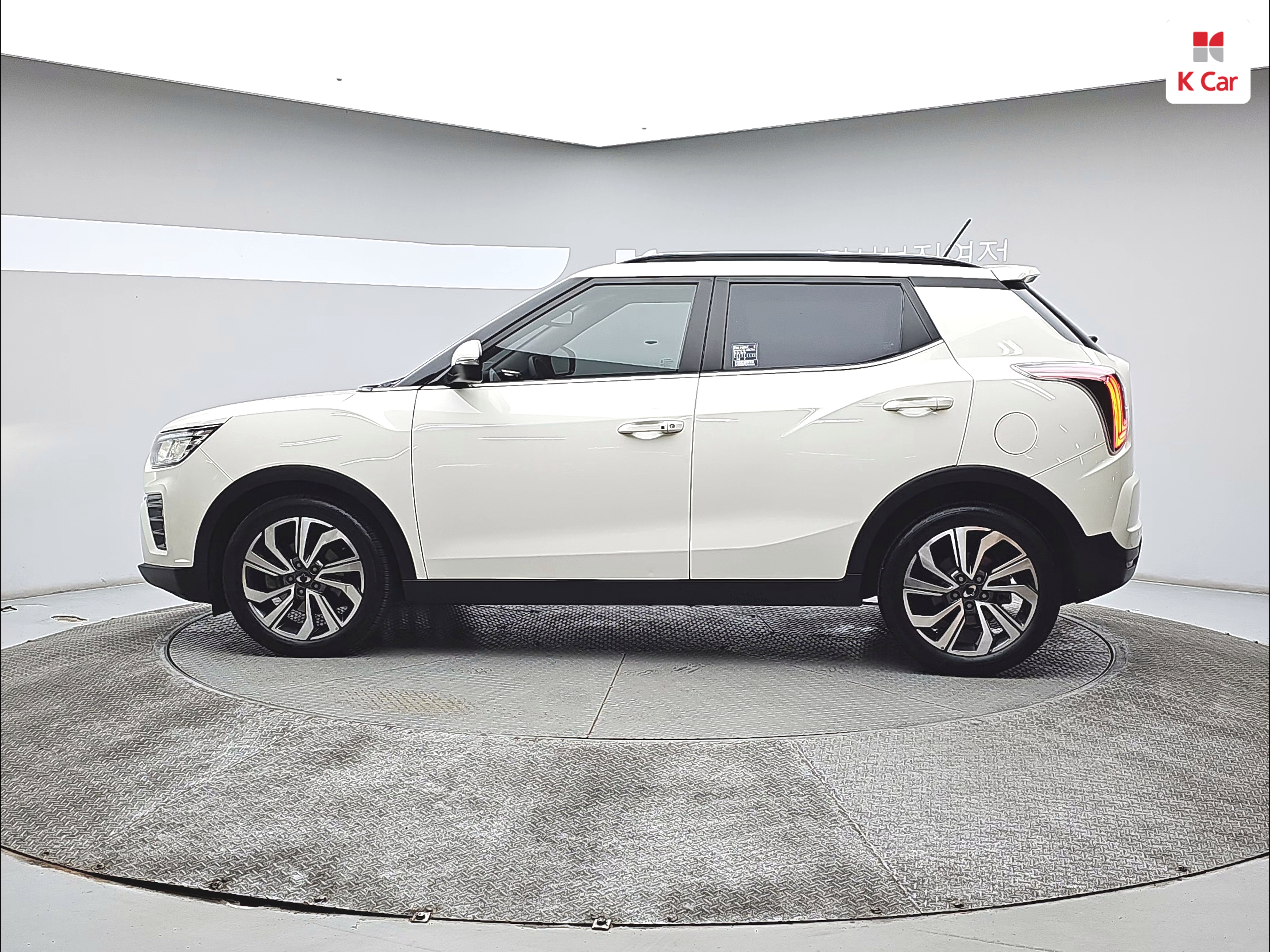 KG MOBILITY(SSANGYONG) Very New Tivoli 1.5 Gasoline 2WD