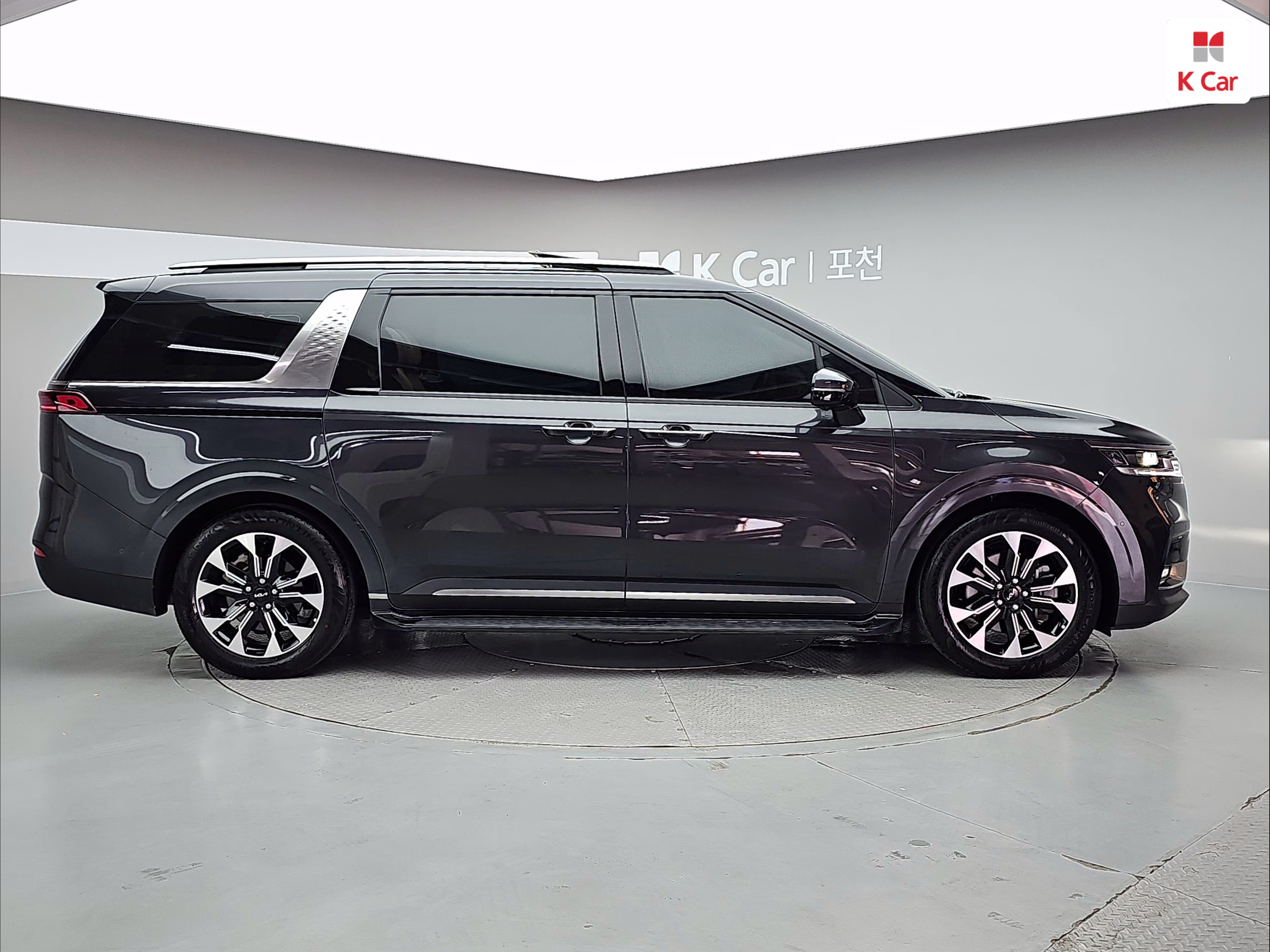 KIA New Carnival Limousine 7-Seater Gasoline