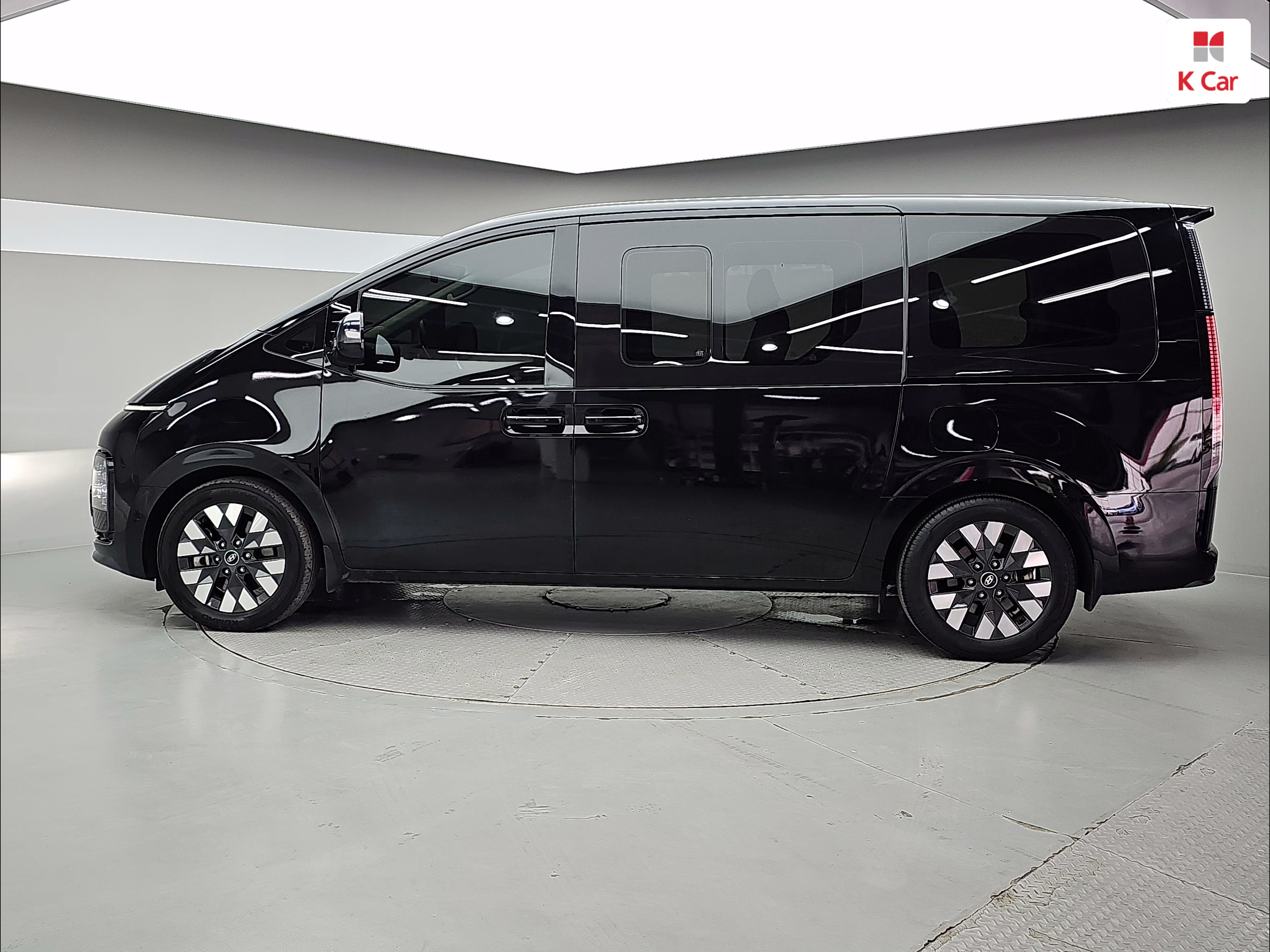 HYUNDAI Staria 2.2 Diesel Lounge 9-Seater 4W