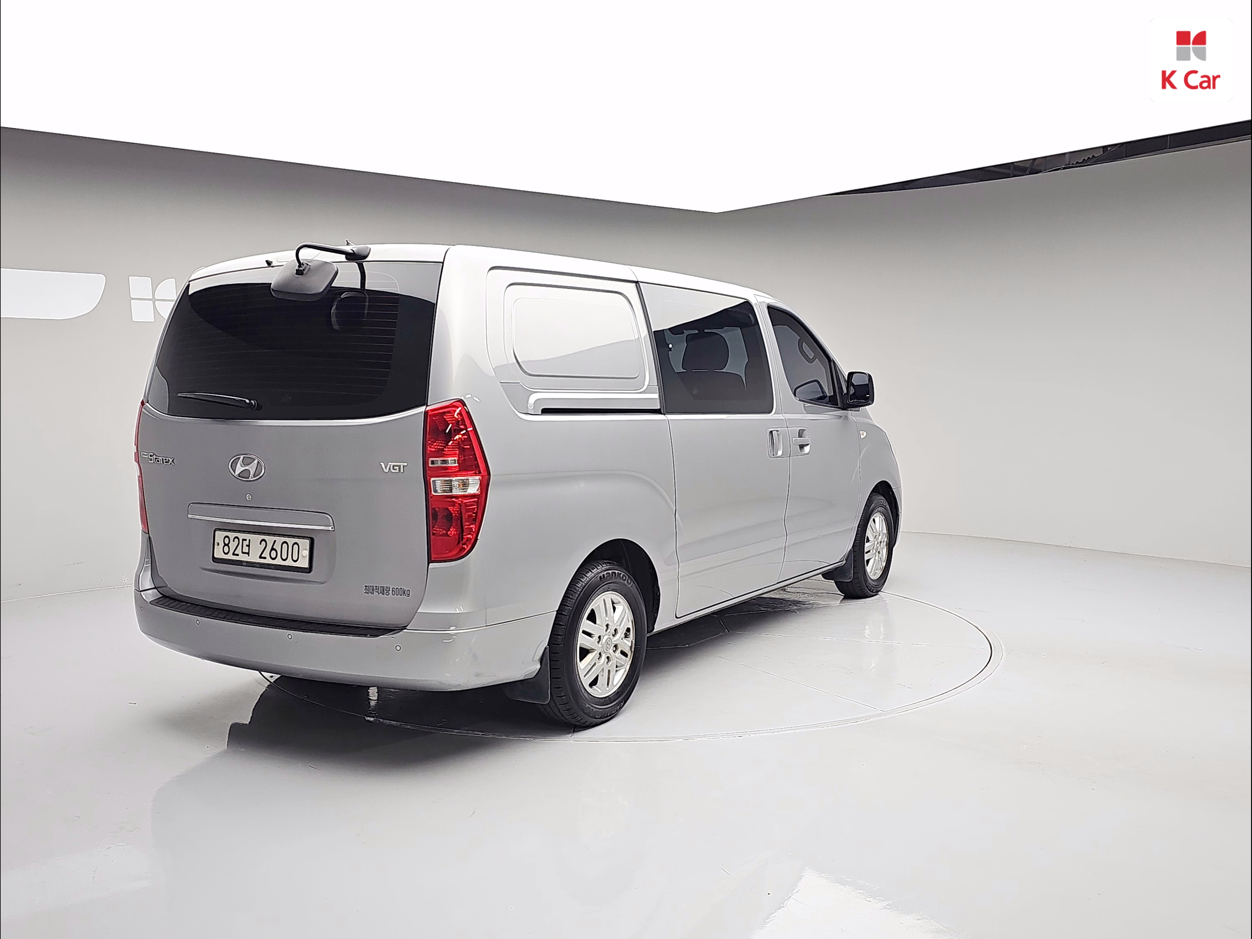 HYUNDAI Grand Starex 5-Seater Diesel Van