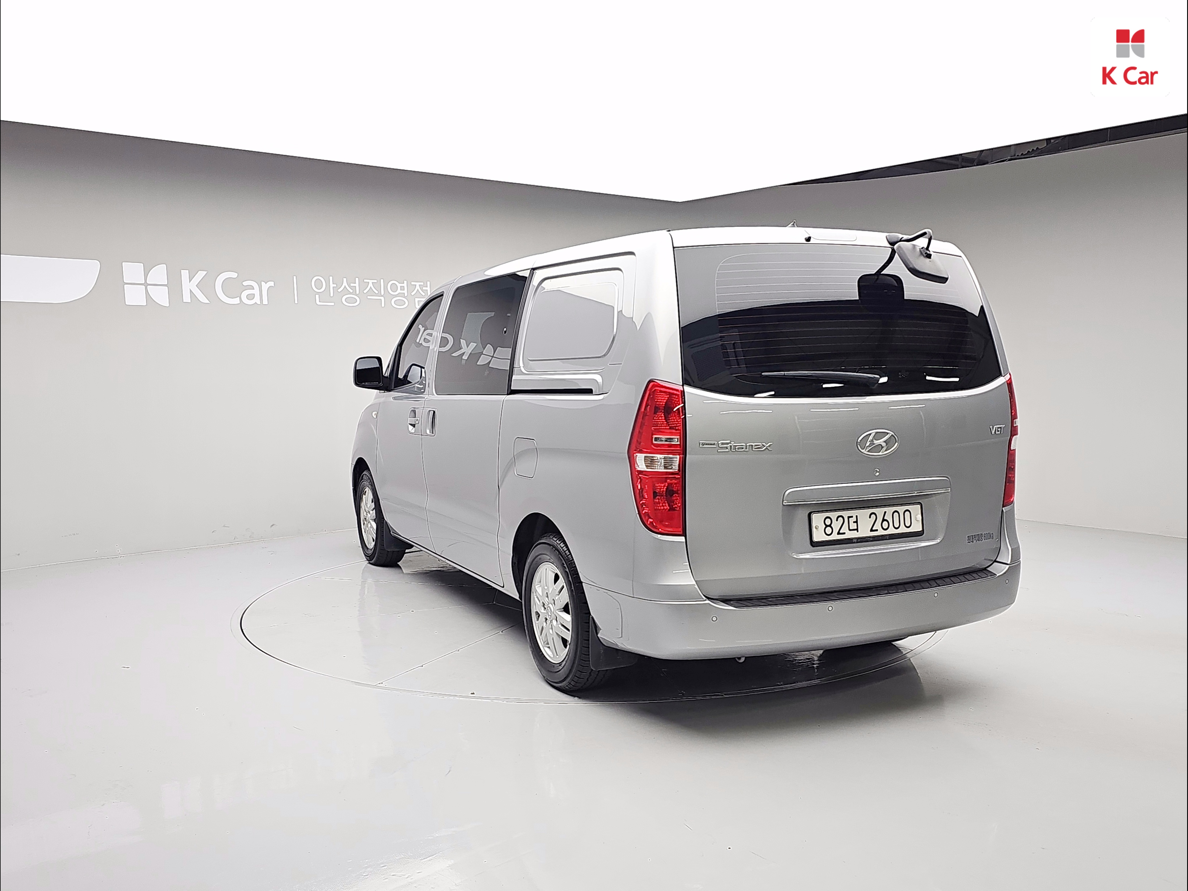 HYUNDAI Grand Starex 5-Seater Diesel Van