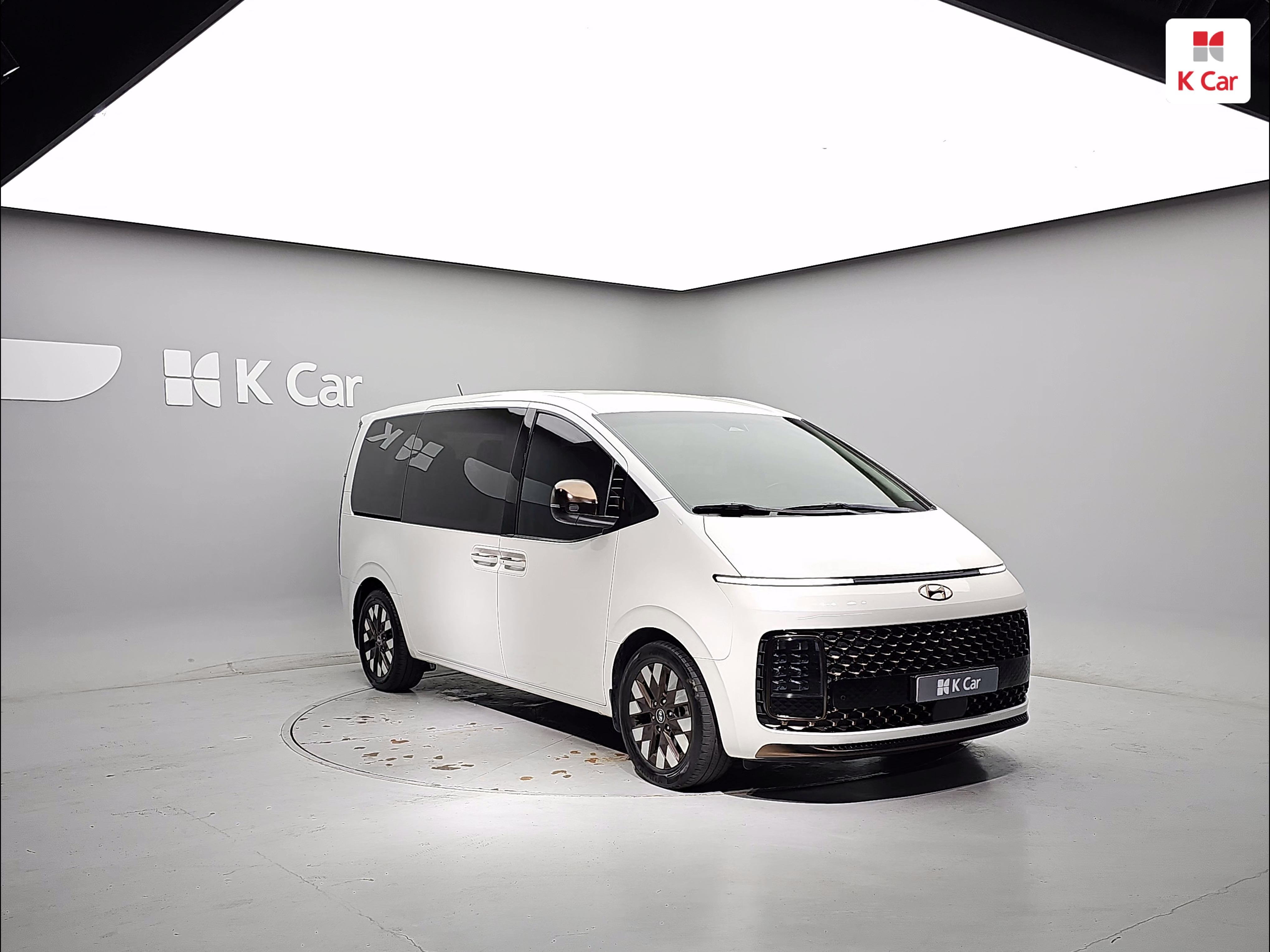HYUNDAI Staria 2.2 Diesel Lounge 9-Seater 4W