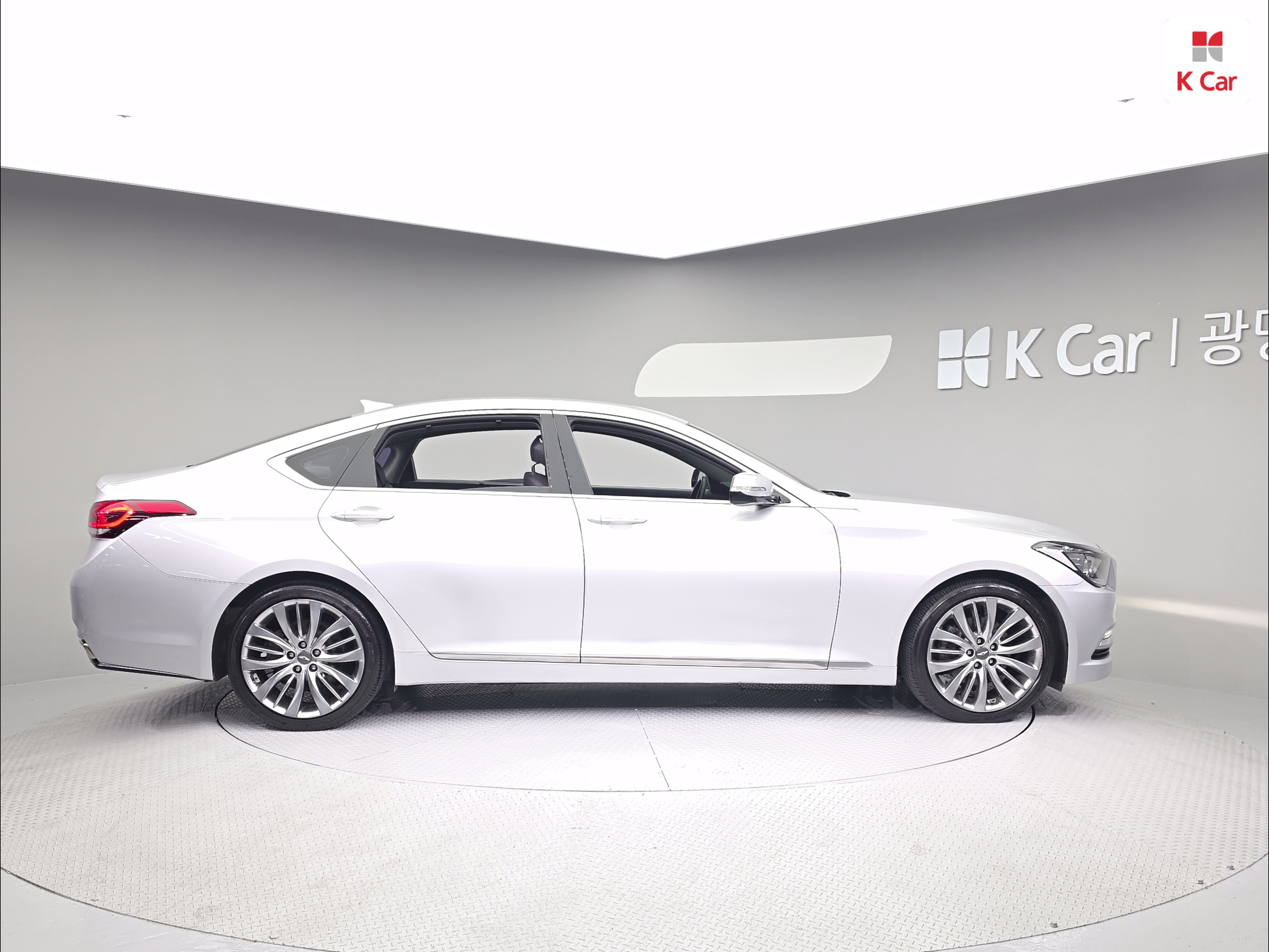 HYUNDAI Genesis DH G330