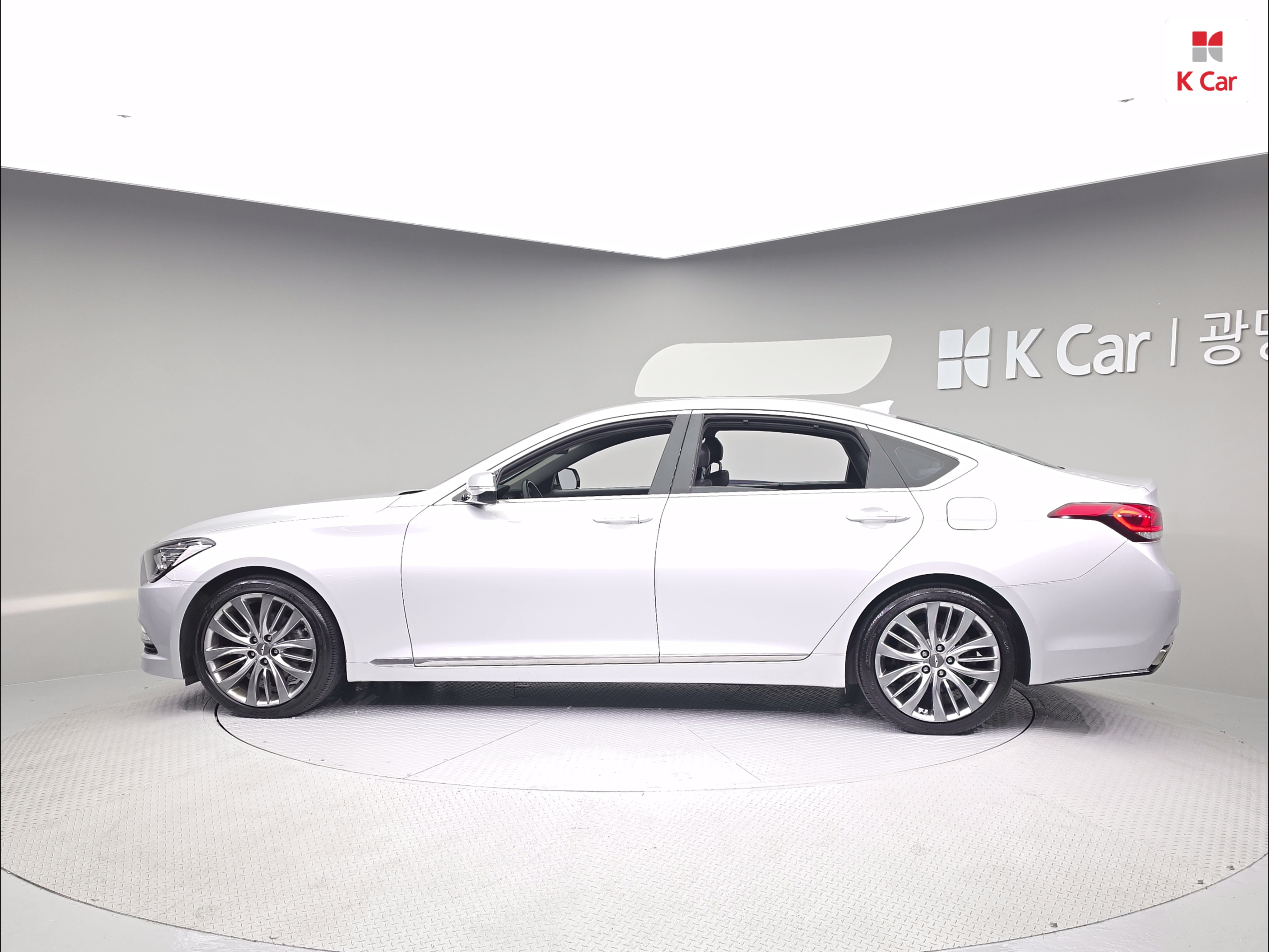 HYUNDAI Genesis DH G330