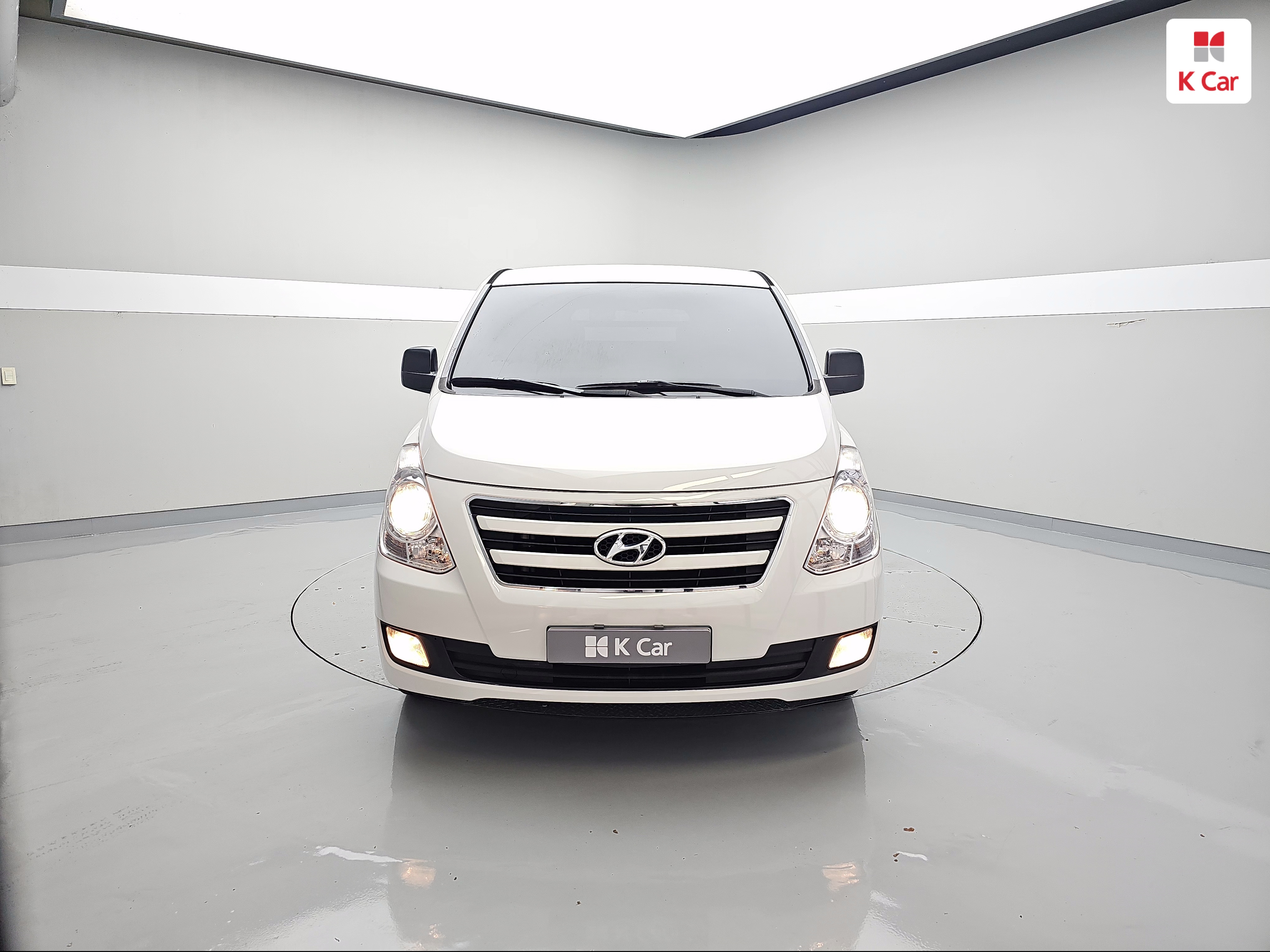 HYUNDAI Grand Starex 5-Seater Diesel Van