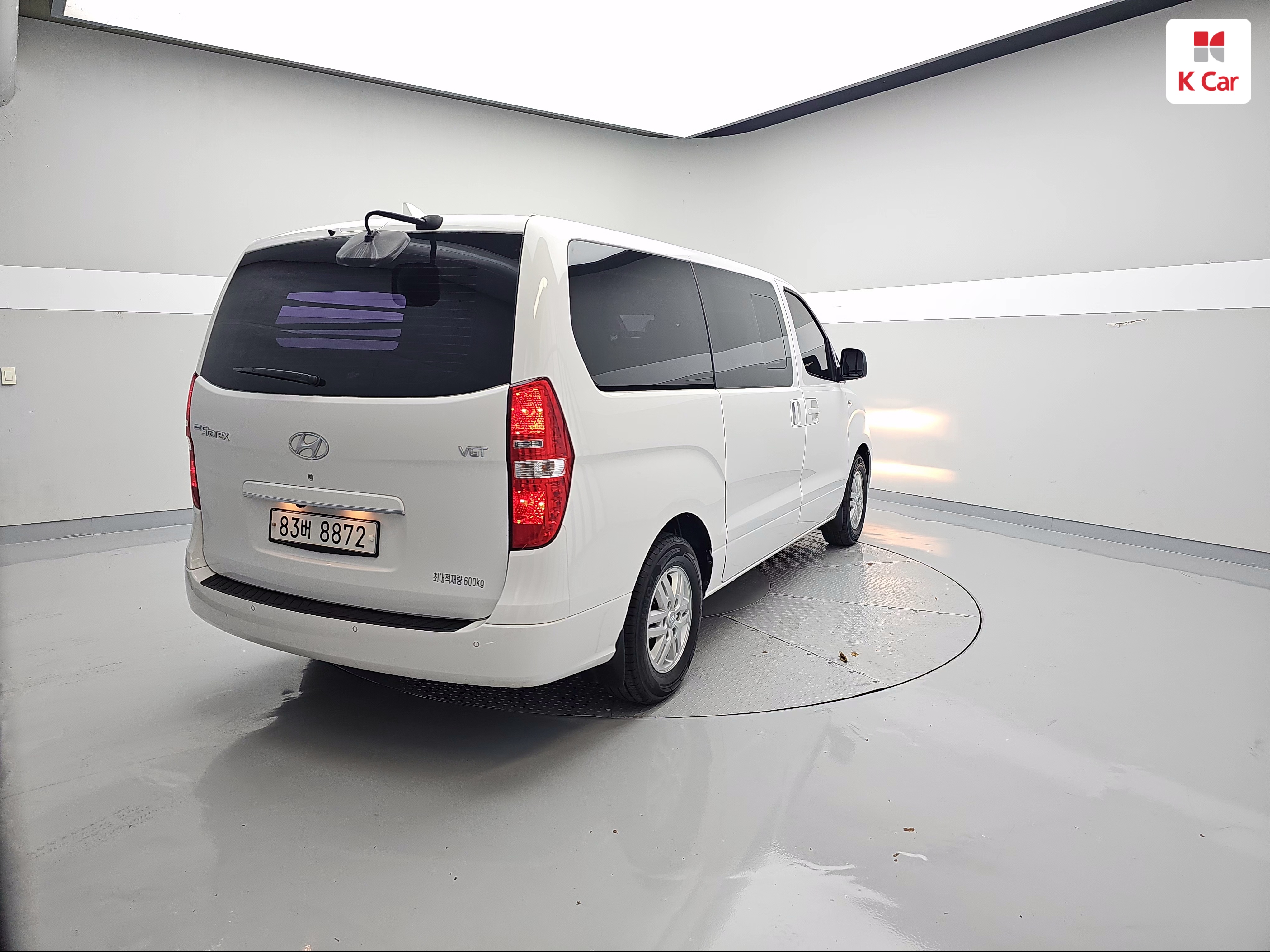 HYUNDAI Grand Starex 5-Seater Diesel Van