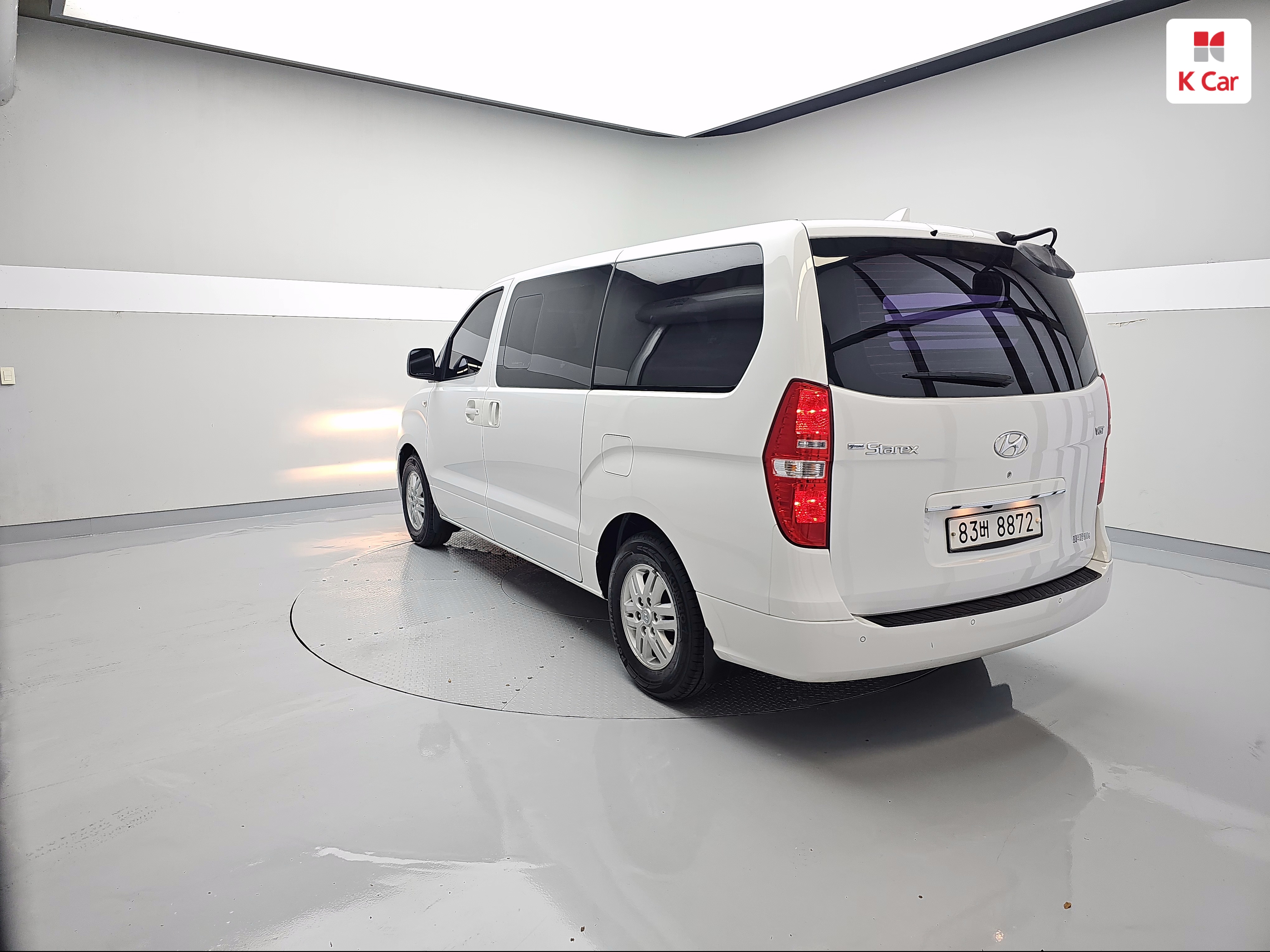 HYUNDAI Grand Starex 5-Seater Diesel Van