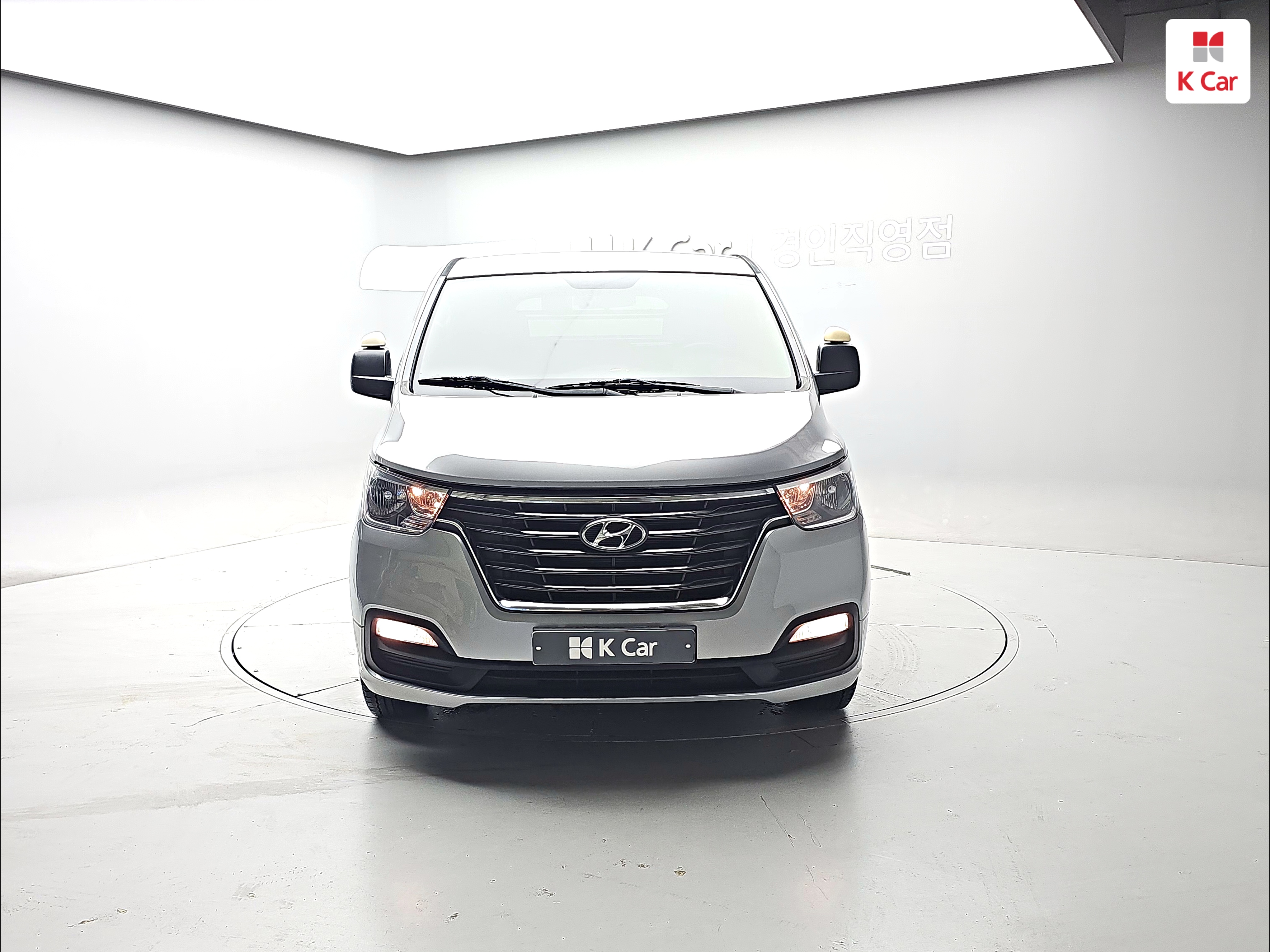 HYUNDAI The New Grand Starex 3-Seater Diesel Van