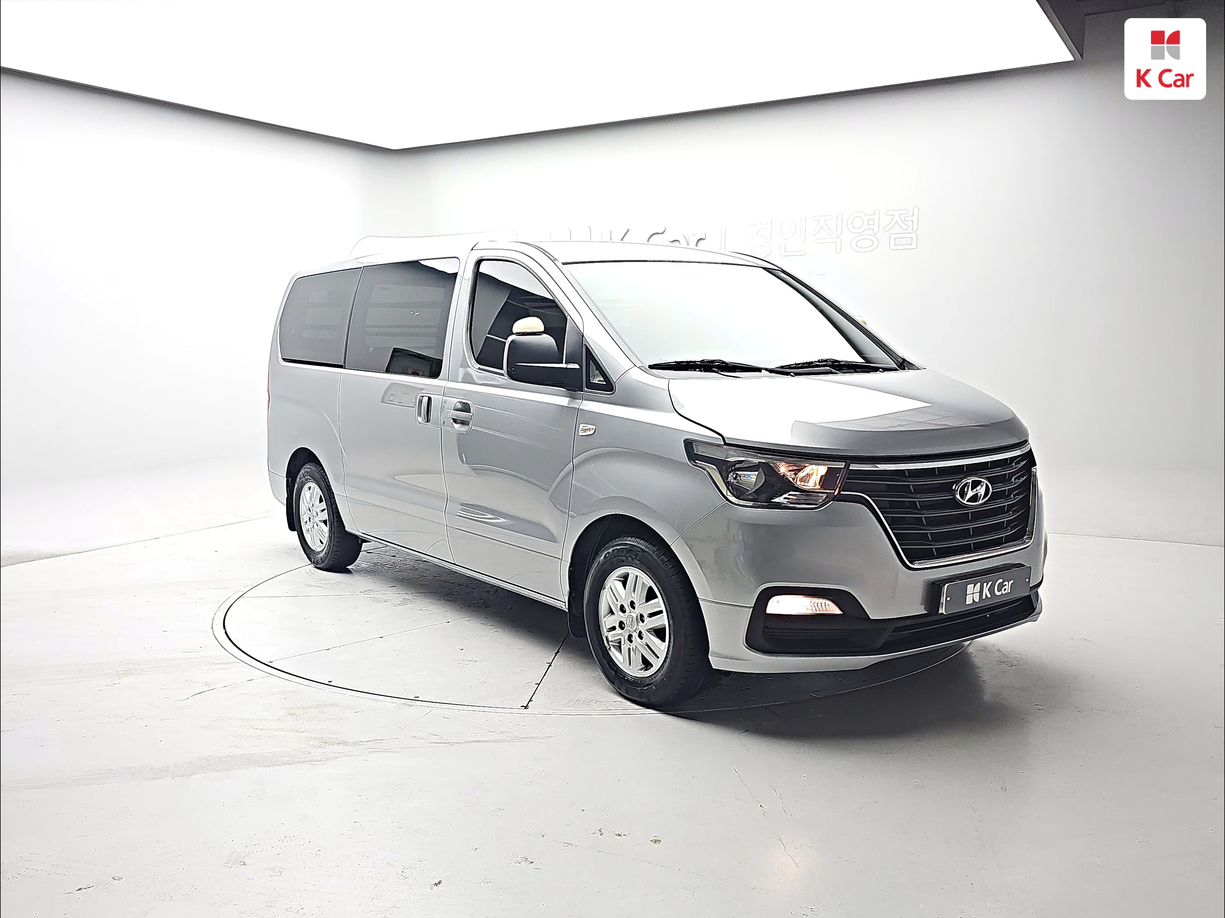 HYUNDAI The New Grand Starex 3-Seater Diesel Van